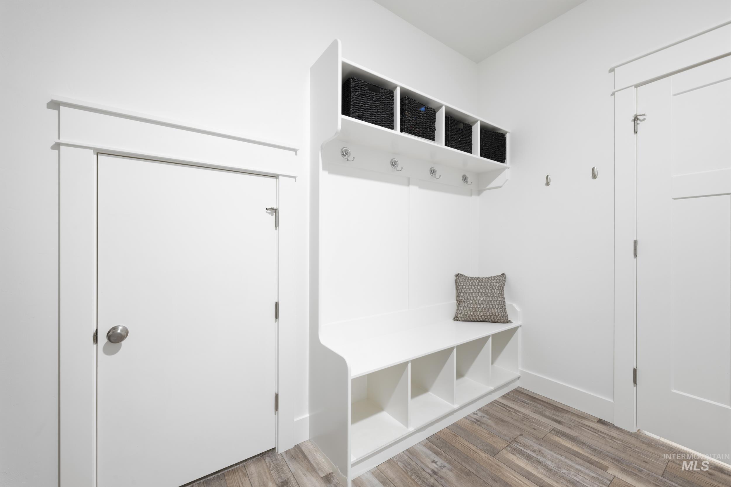 1310 W Winsett, Kuna, Idaho 83634-2460, 4 Bedrooms, 3 Bathrooms, Residential For Sale, Price $660,000,MLS 98980546