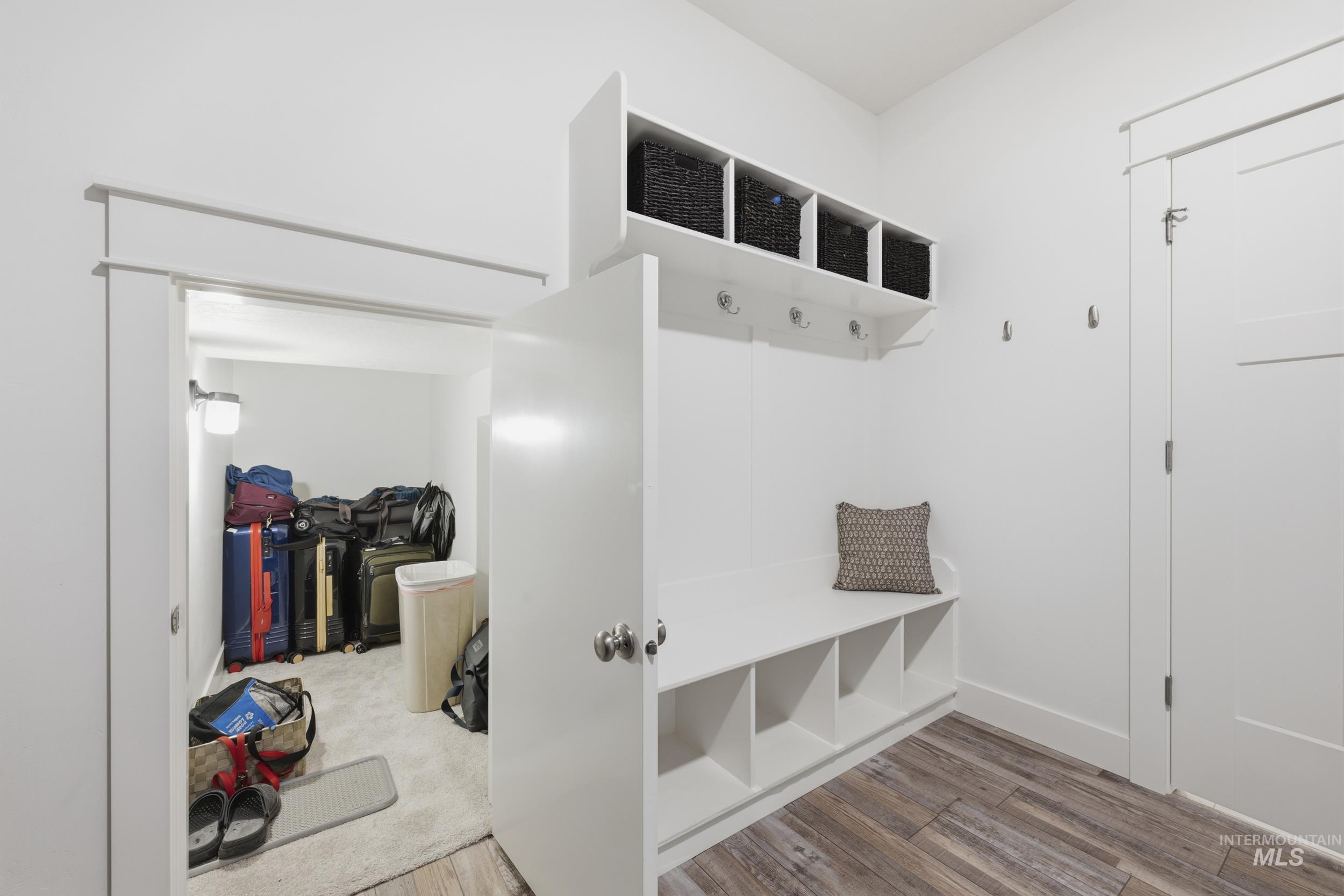 1310 W Winsett, Kuna, Idaho 83634-2460, 4 Bedrooms, 3 Bathrooms, Residential For Sale, Price $660,000,MLS 98980546