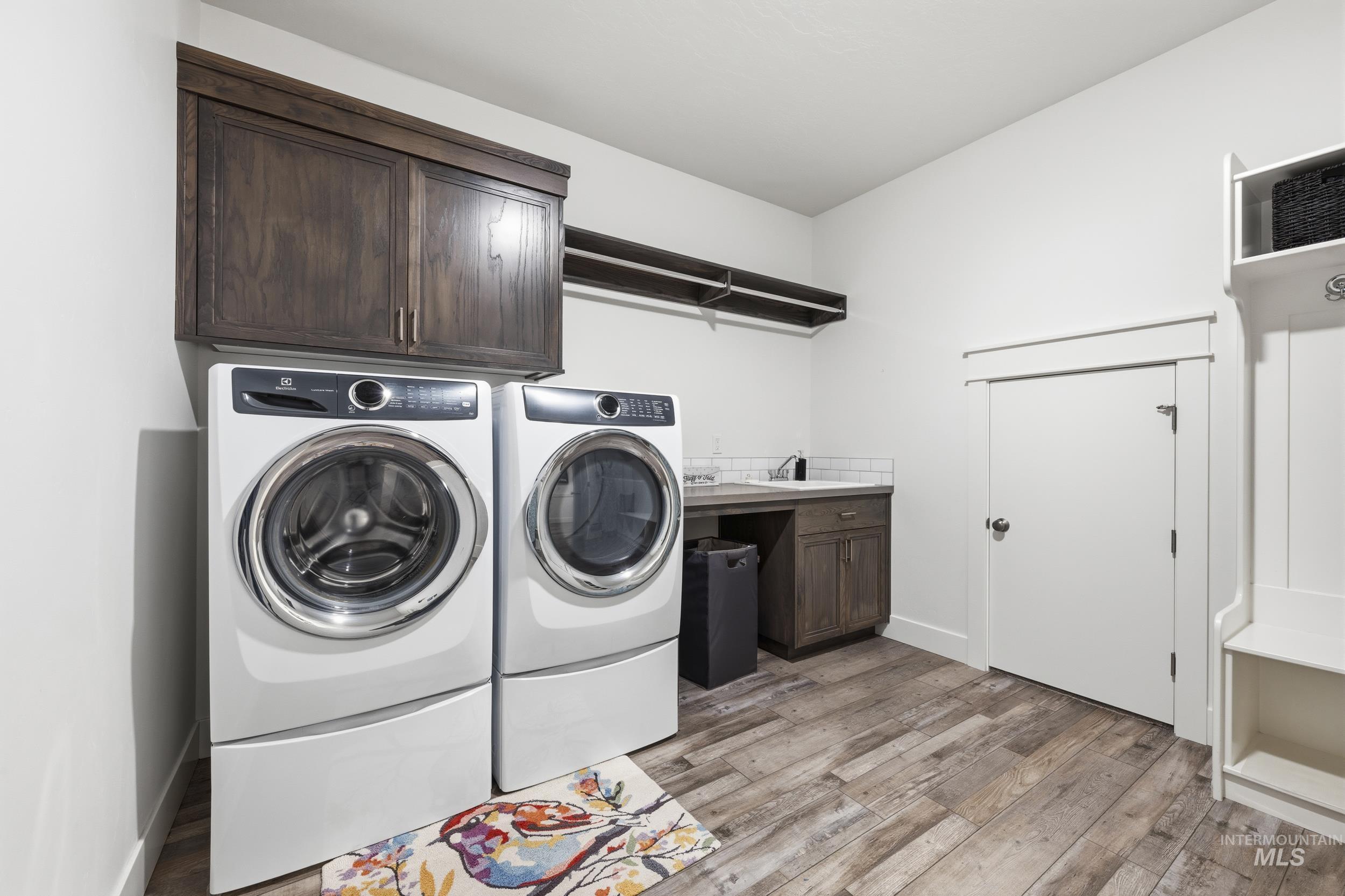 1310 W Winsett, Kuna, Idaho 83634-2460, 4 Bedrooms, 3 Bathrooms, Residential For Sale, Price $660,000,MLS 98980546