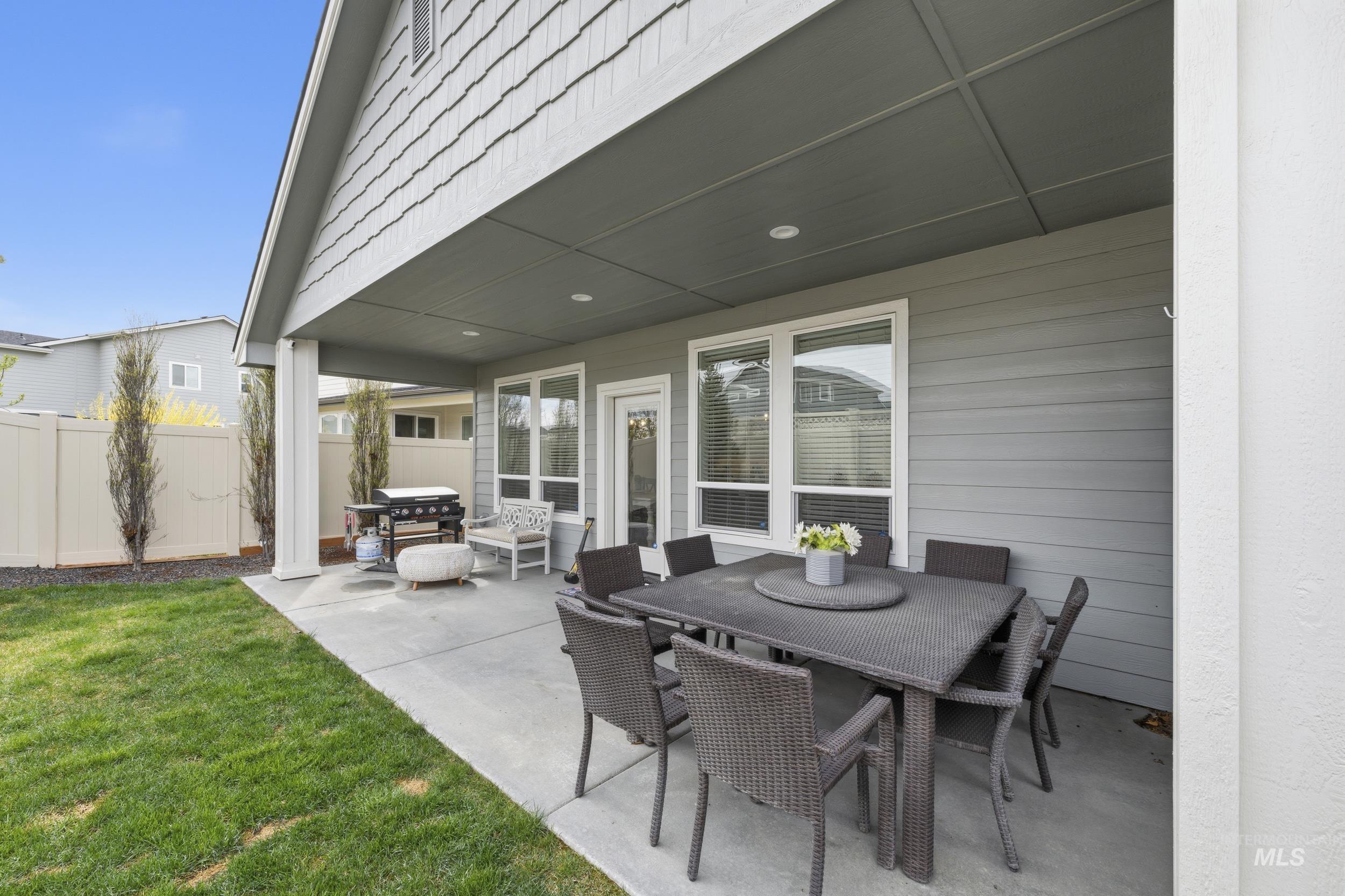 1310 W Winsett, Kuna, Idaho 83634-2460, 4 Bedrooms, 3 Bathrooms, Residential For Sale, Price $660,000,MLS 98980546