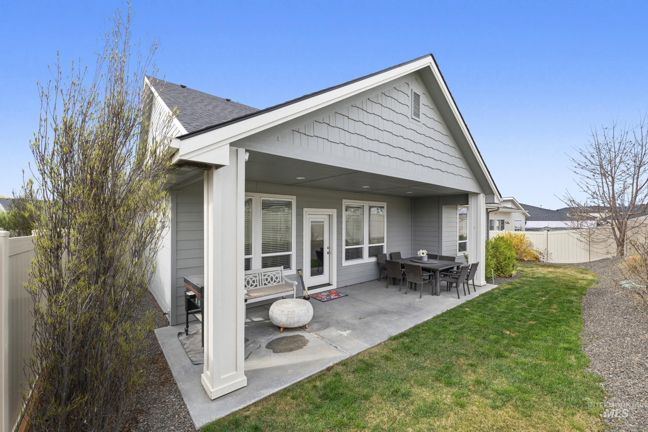 1310 W Winsett, Kuna, Idaho 83634-2460, 4 Bedrooms, 3 Bathrooms, Residential For Sale, Price $660,000,MLS 98980546