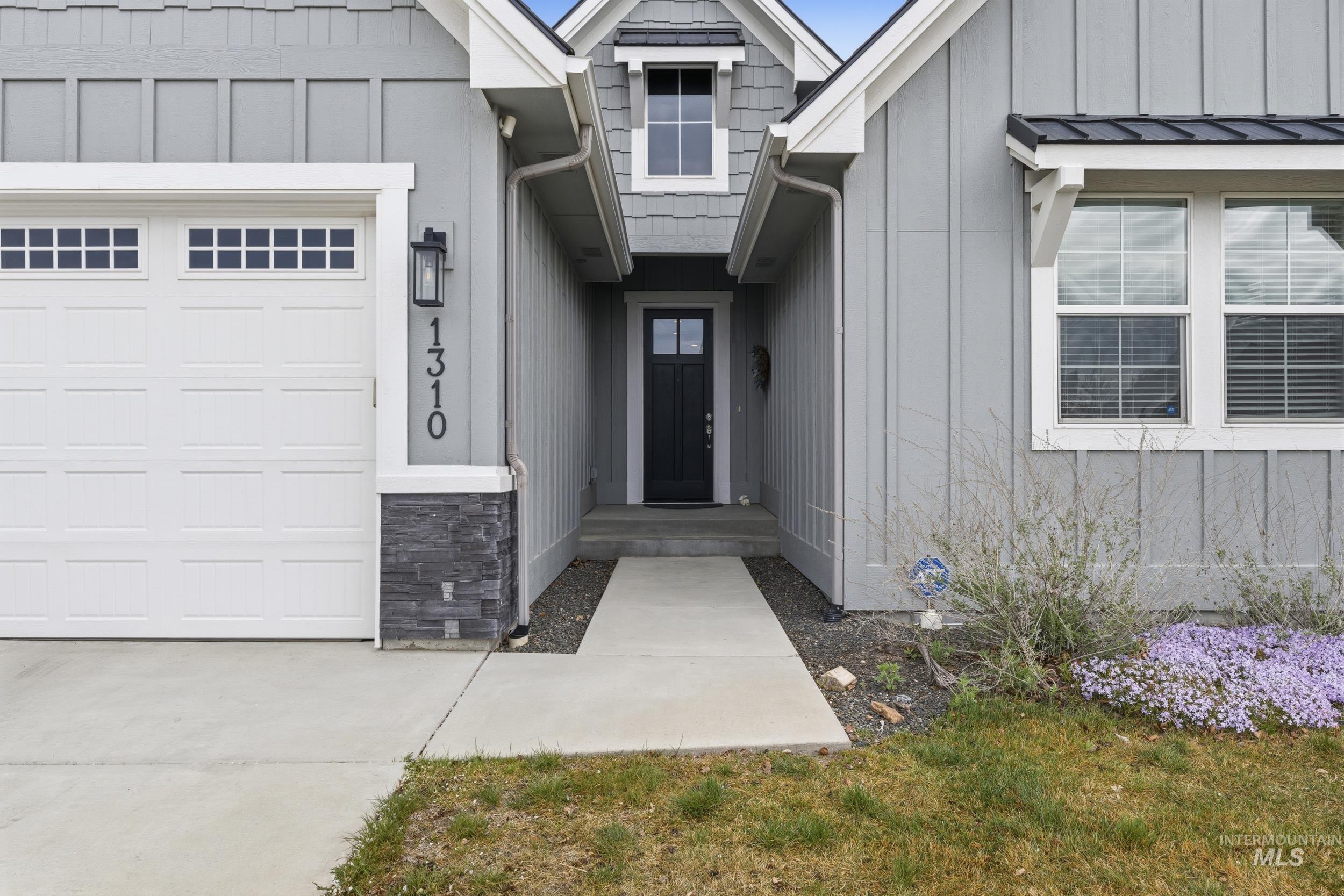 1310 W Winsett, Kuna, Idaho 83634-2460, 4 Bedrooms, 3 Bathrooms, Residential For Sale, Price $660,000,MLS 98980546