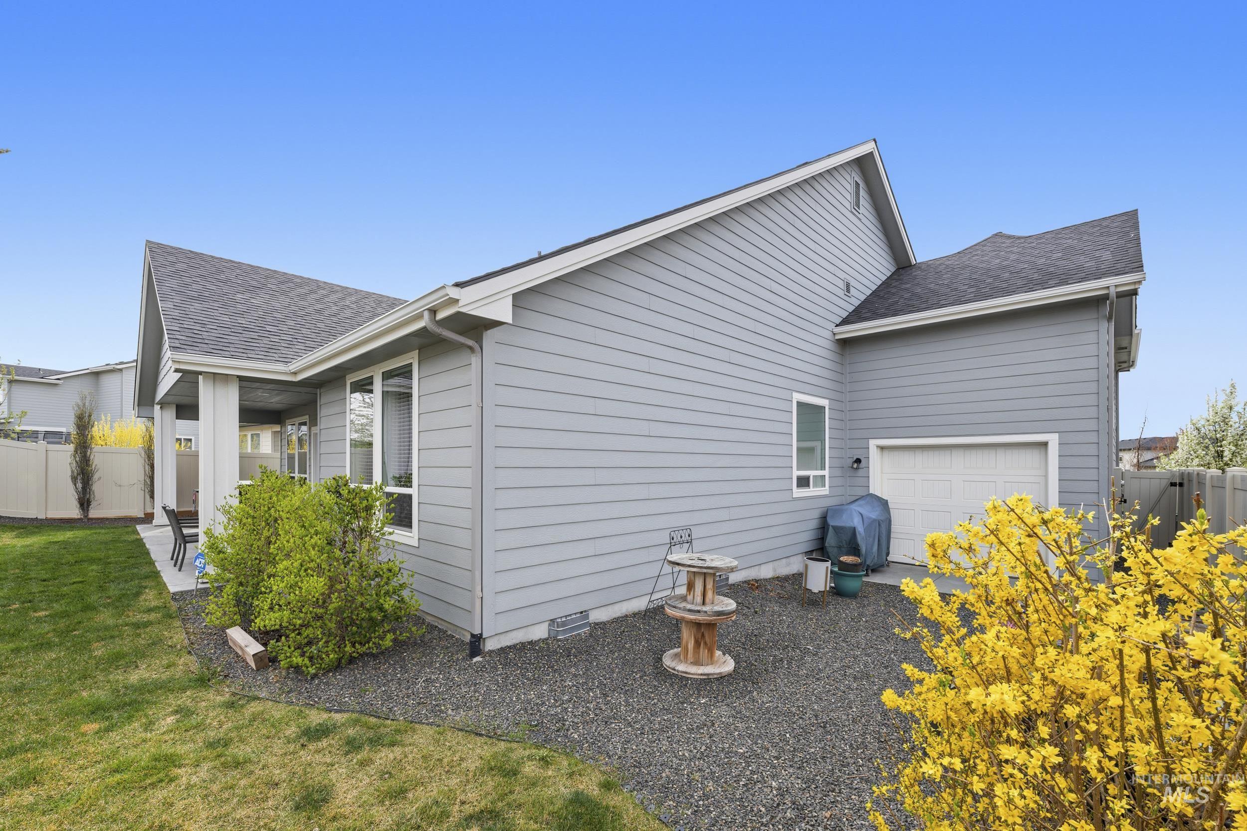 1310 W Winsett, Kuna, Idaho 83634-2460, 4 Bedrooms, 3 Bathrooms, Residential For Sale, Price $660,000,MLS 98980546