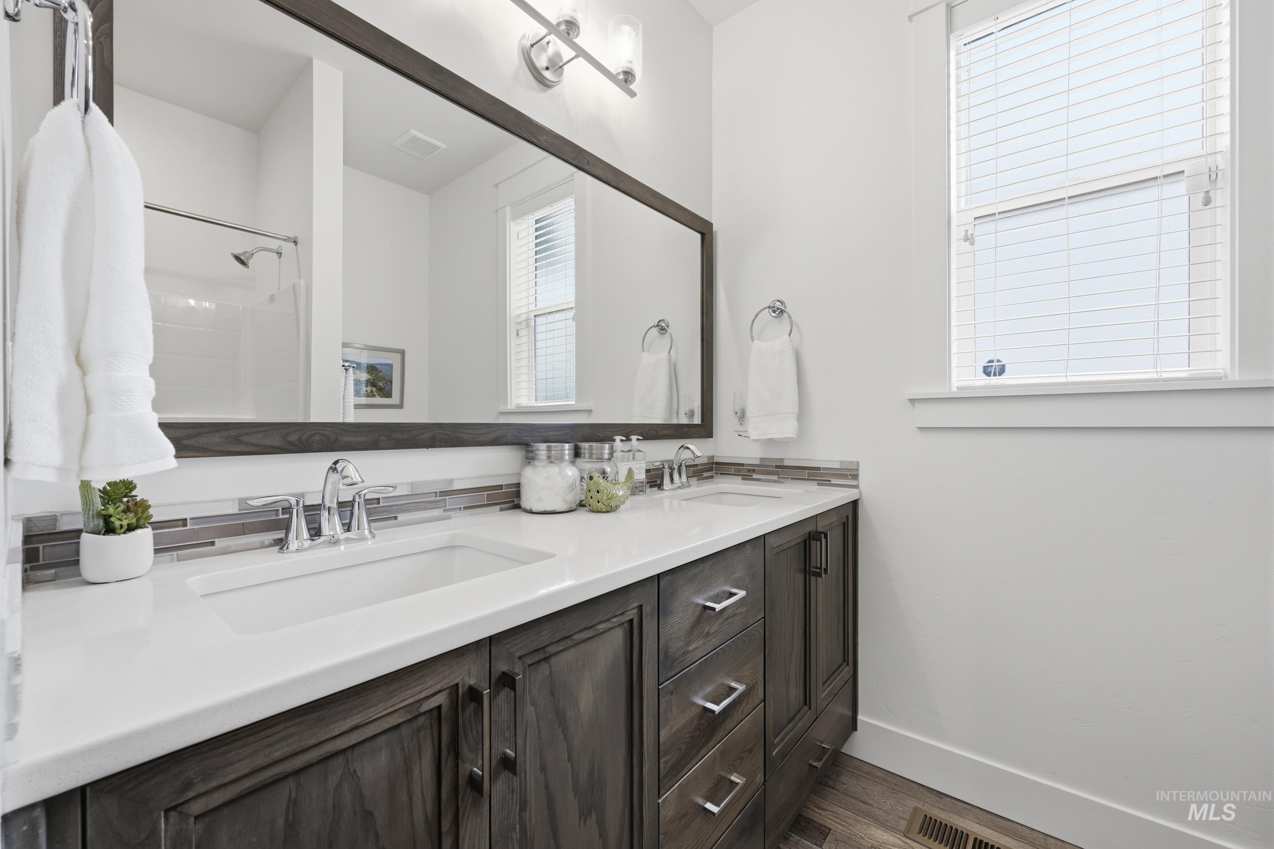 1310 W Winsett, Kuna, Idaho 83634-2460, 4 Bedrooms, 3 Bathrooms, Residential For Sale, Price $660,000,MLS 98980546