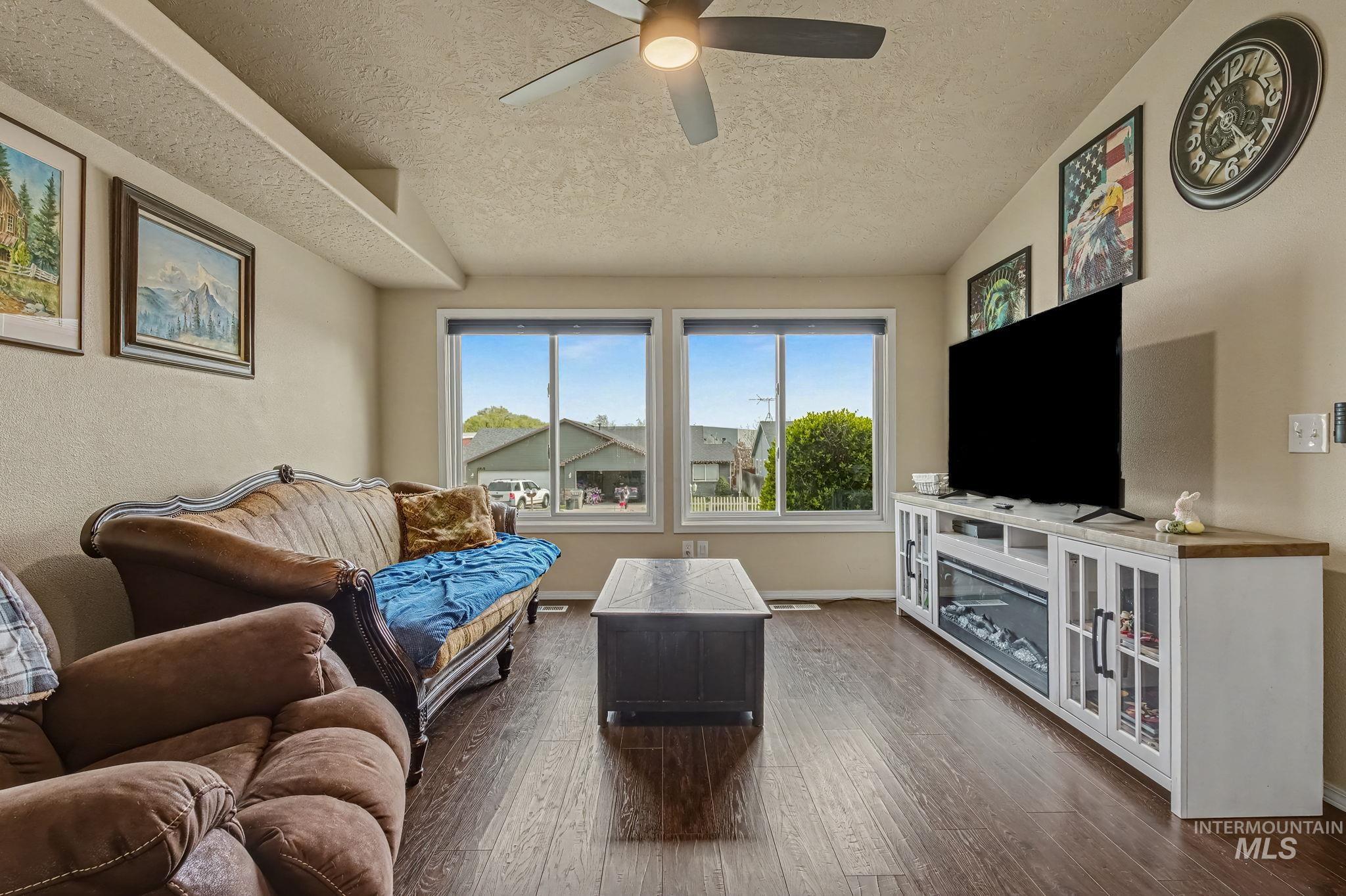 2910 Cougar Ave, Nampa, Idaho 83687, 3 Bedrooms, 2 Bathrooms, Residential For Sale, Price $350,000,MLS 98980547