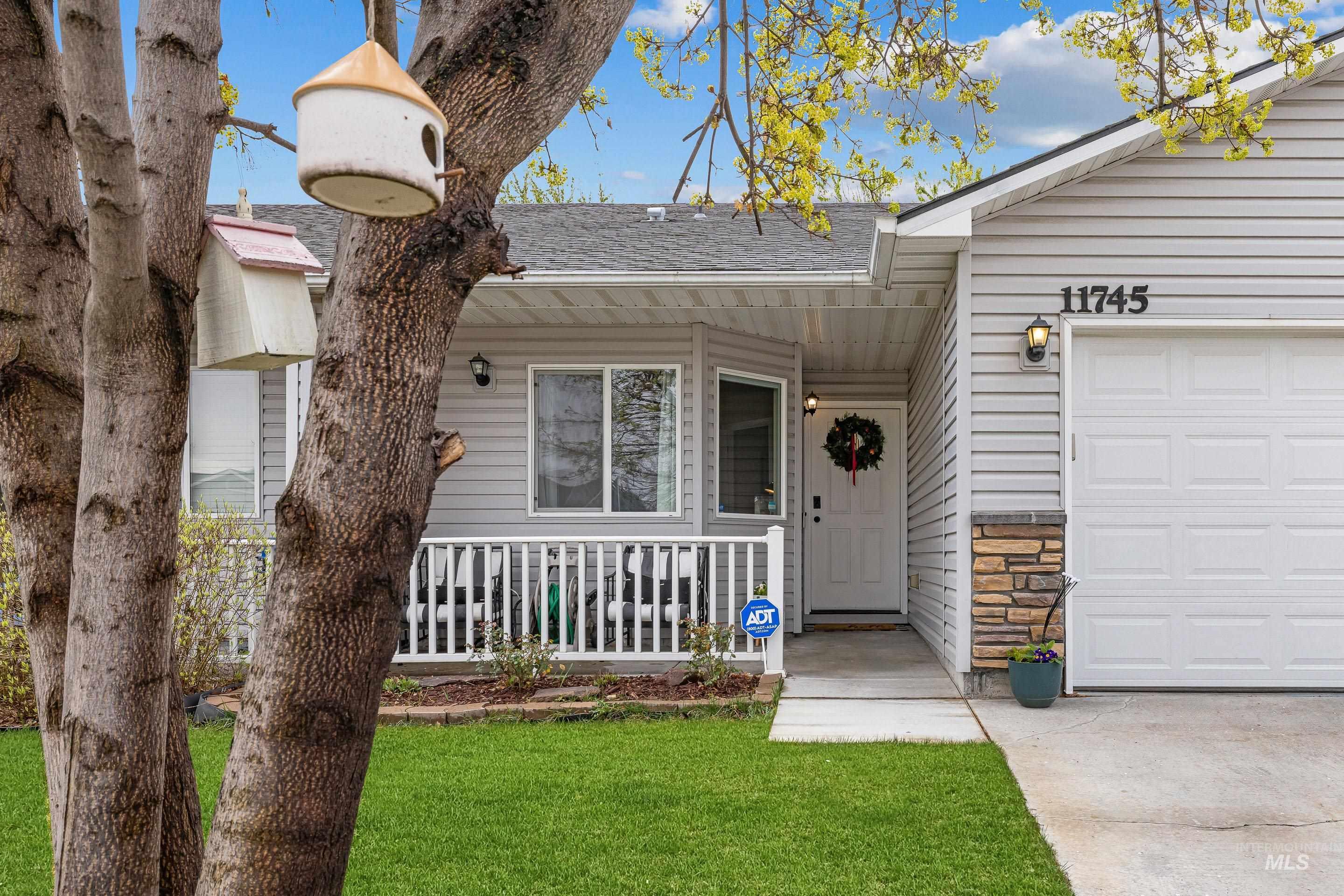 11745 W Blueberry, Nampa, Idaho 83687, 3 Bedrooms, 2 Bathrooms, Residential For Sale, Price $349,000,MLS 98980556