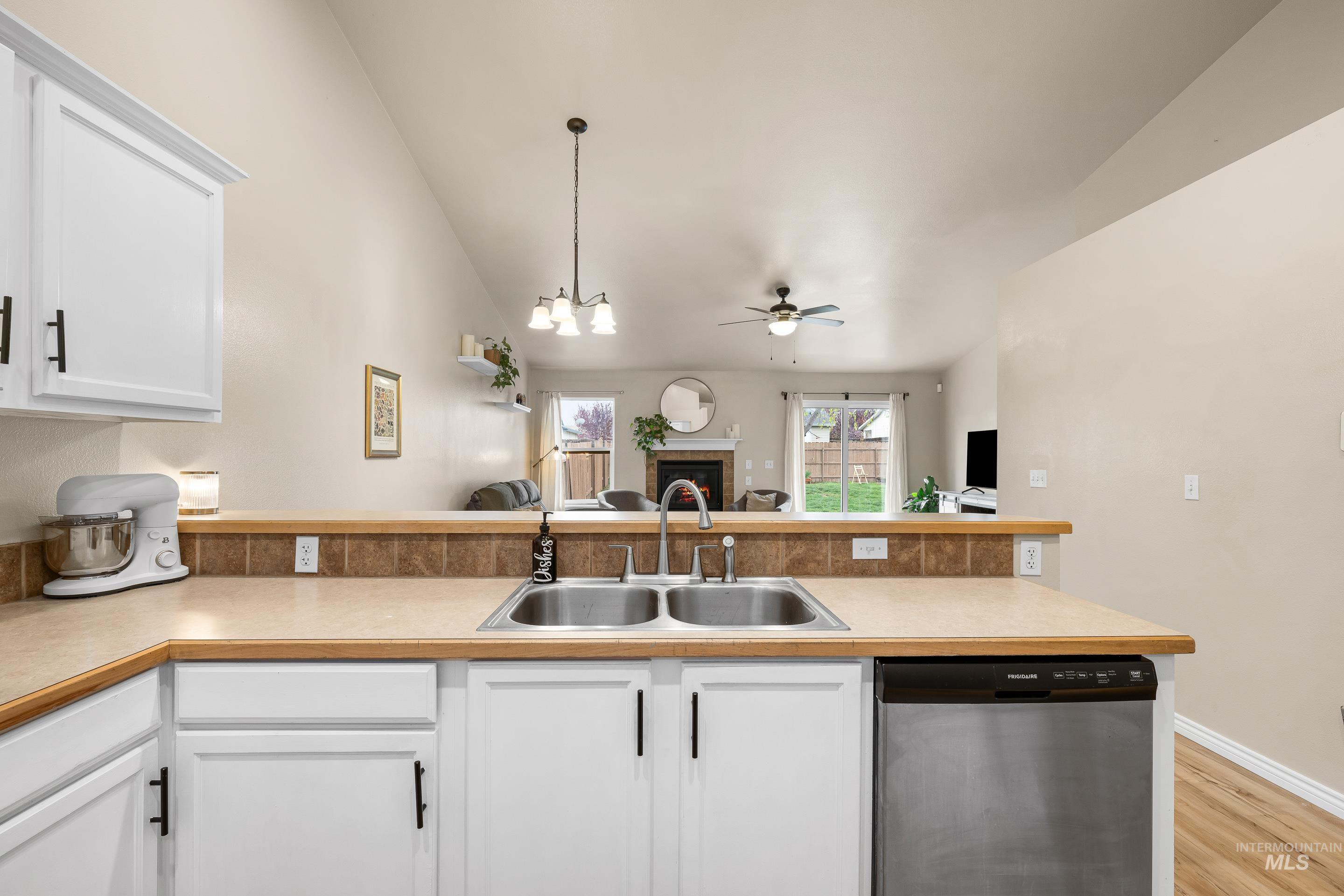 11745 W Blueberry, Nampa, Idaho 83687, 3 Bedrooms, 2 Bathrooms, Residential For Sale, Price $349,000,MLS 98980556