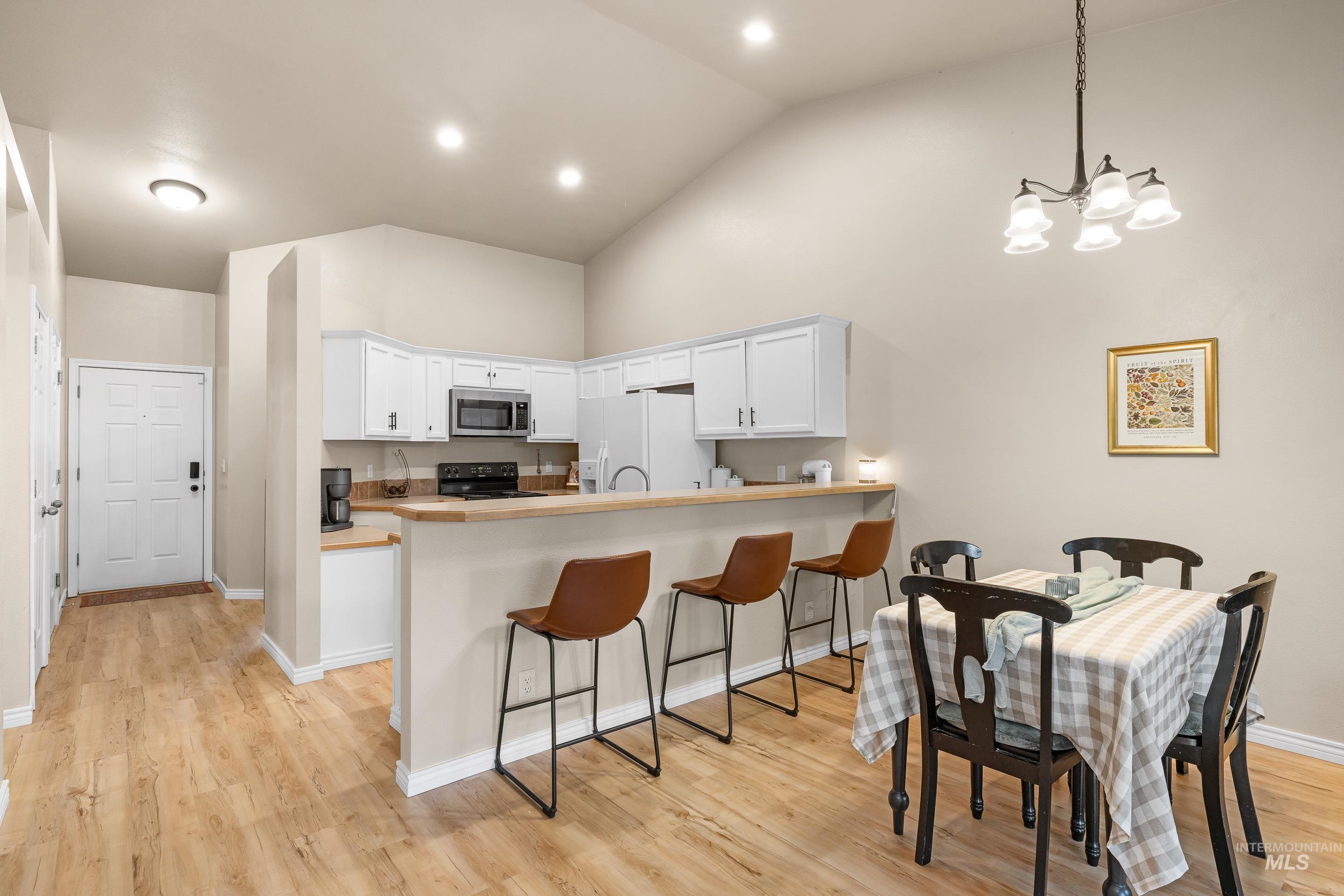 11745 W Blueberry, Nampa, Idaho 83687, 3 Bedrooms, 2 Bathrooms, Residential For Sale, Price $349,000,MLS 98980556