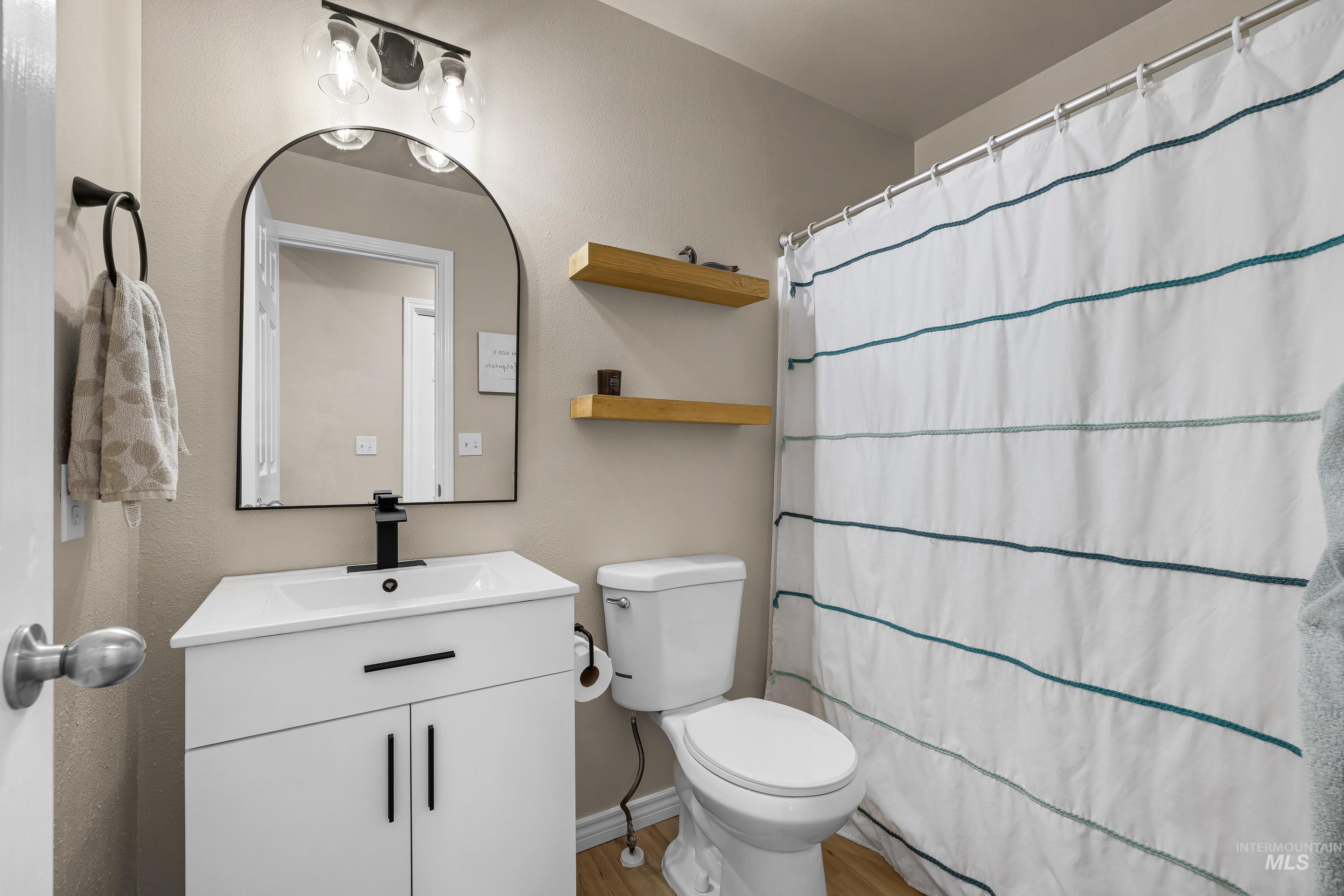 11745 W Blueberry, Nampa, Idaho 83687, 3 Bedrooms, 2 Bathrooms, Residential For Sale, Price $349,000,MLS 98980556