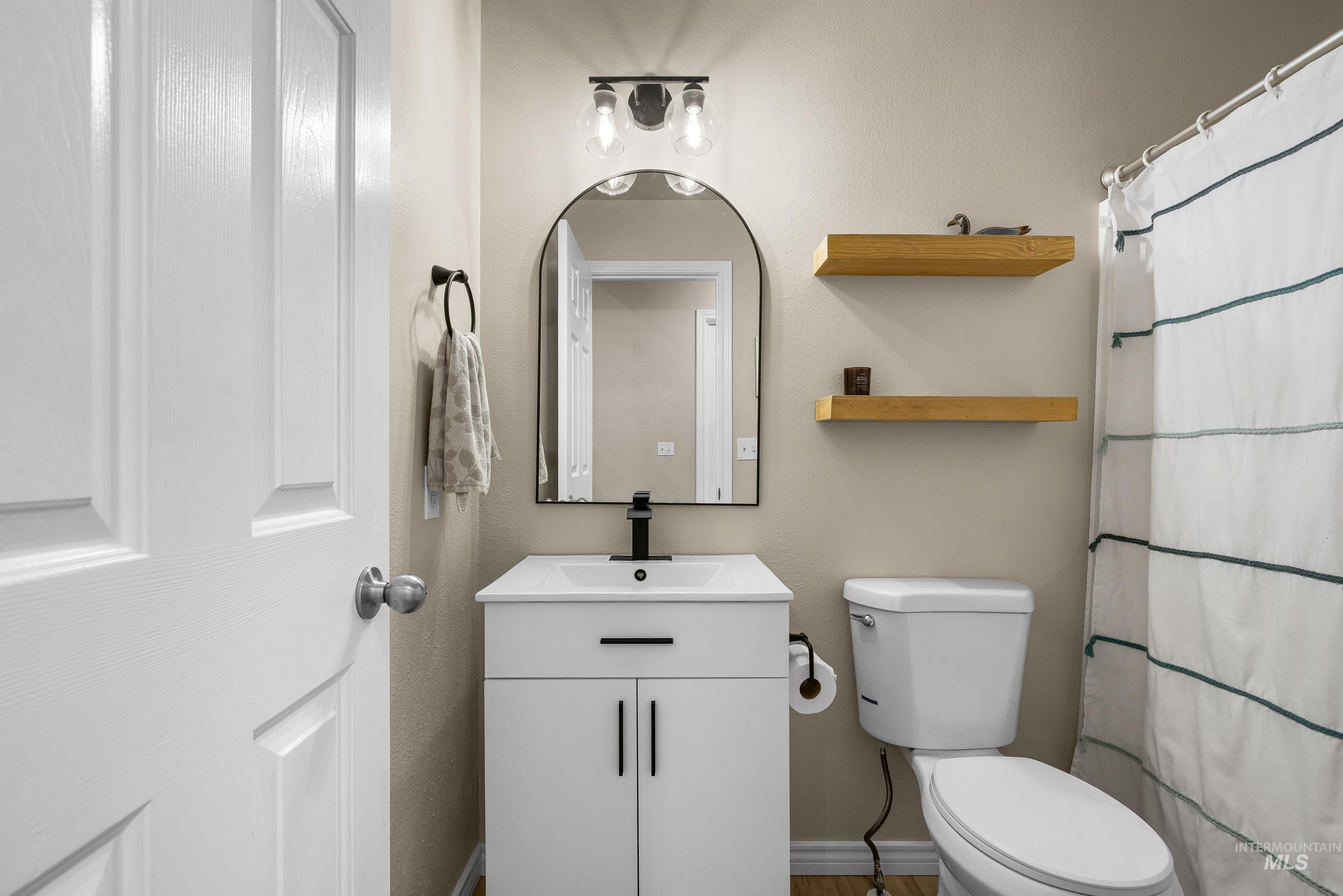 11745 W Blueberry, Nampa, Idaho 83687, 3 Bedrooms, 2 Bathrooms, Residential For Sale, Price $349,000,MLS 98980556