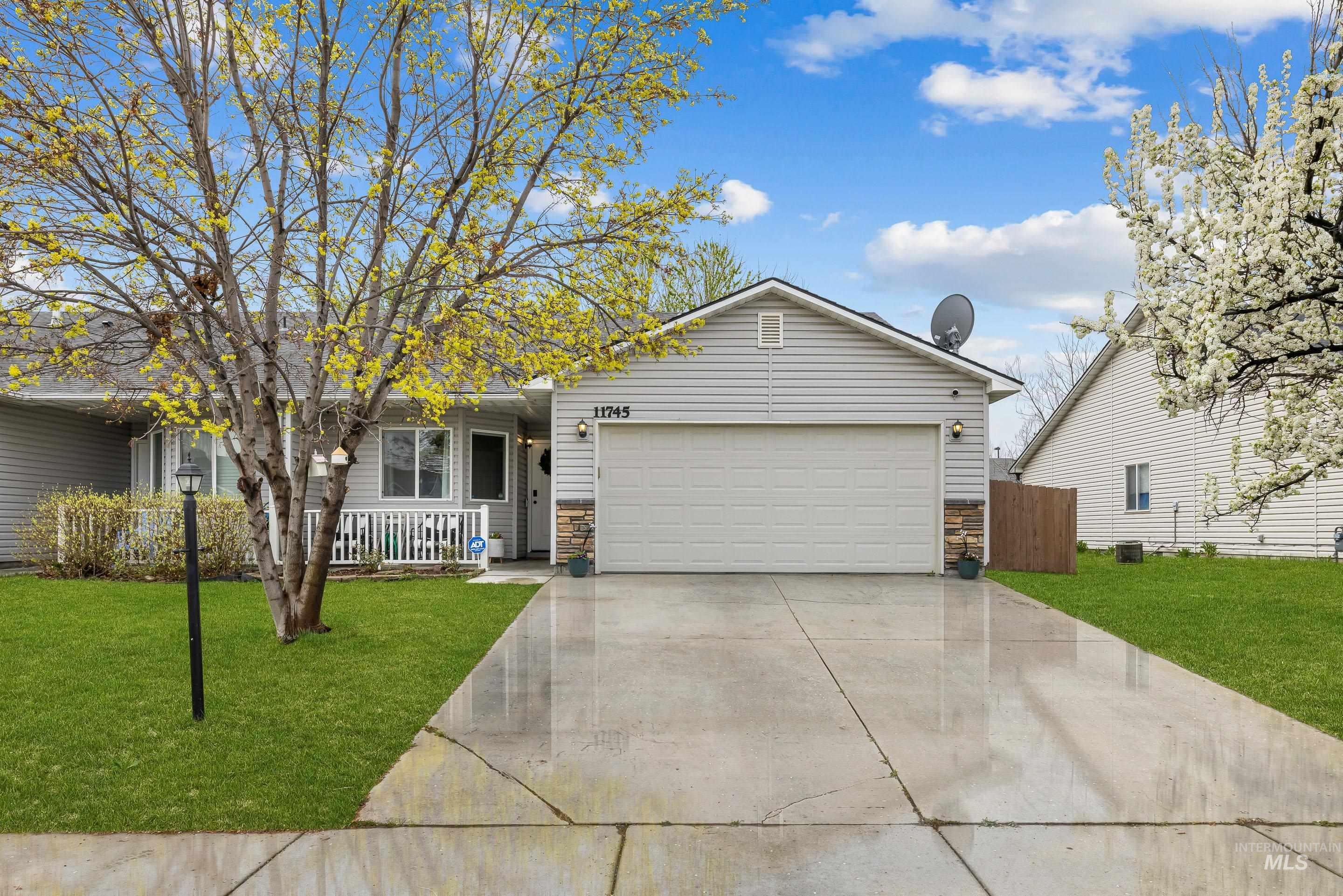 11745 W Blueberry, Nampa, Idaho 83687, 3 Bedrooms, 2 Bathrooms, Residential For Sale, Price $349,000,MLS 98980556