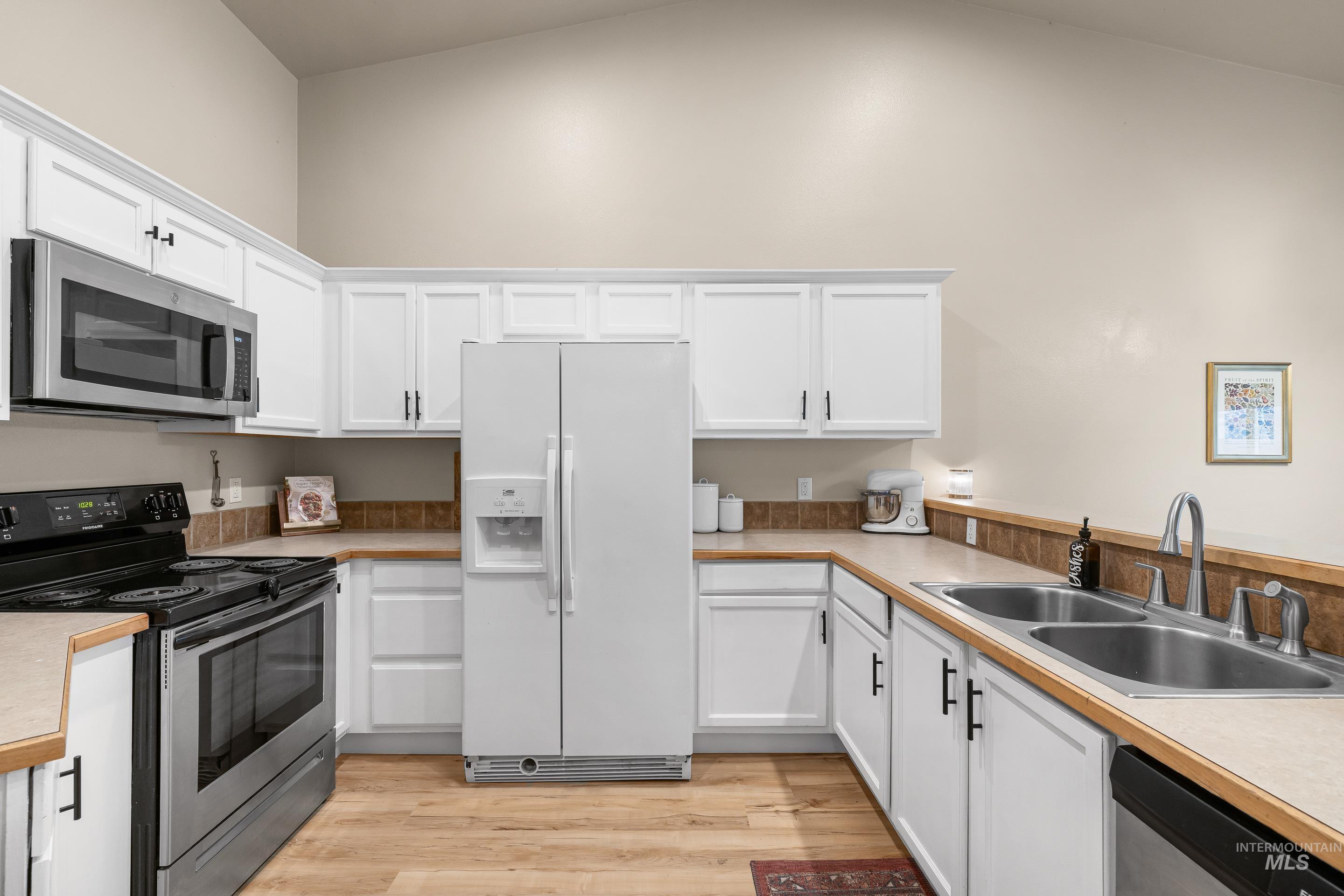 11745 W Blueberry, Nampa, Idaho 83687, 3 Bedrooms, 2 Bathrooms, Residential For Sale, Price $349,000,MLS 98980556