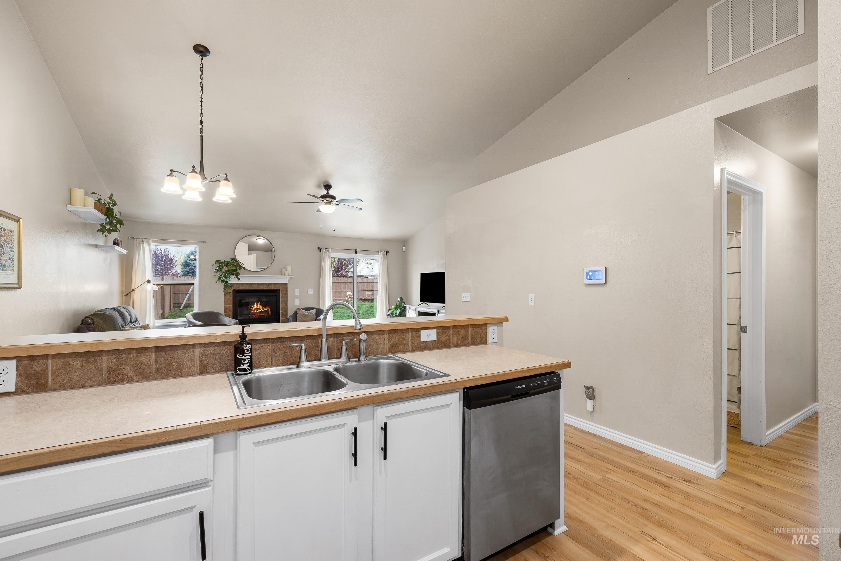 11745 W Blueberry, Nampa, Idaho 83687, 3 Bedrooms, 2 Bathrooms, Residential For Sale, Price $349,000,MLS 98980556