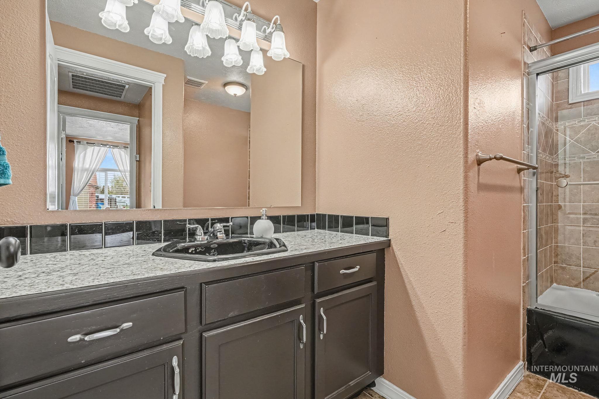 3019 Sugar Cane Dr., Nampa, Idaho 83687, 3 Bedrooms, 2 Bathrooms, Residential For Sale, Price $379,900,MLS 98980559