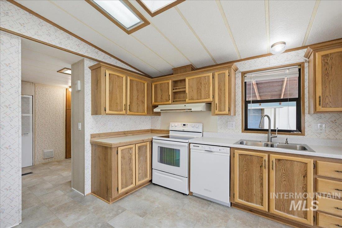 1907 W Flamingo Ave, Nampa, Idaho 83651, 3 Bedrooms, 2 Bathrooms, Residential For Sale, Price $169,500,MLS 98980561