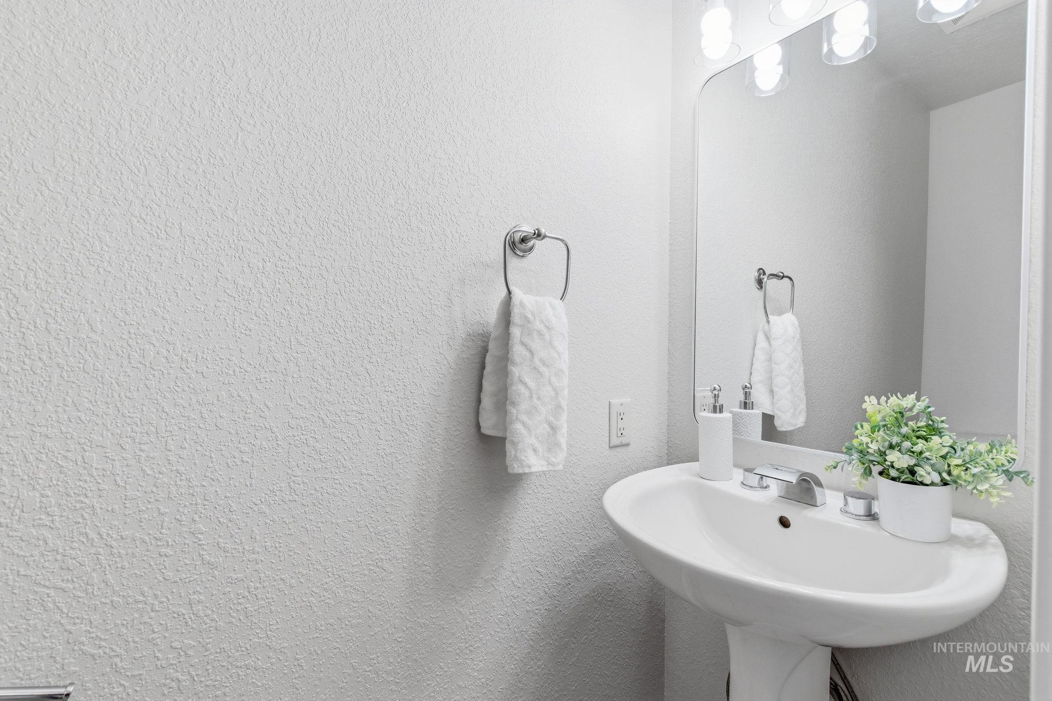 1805 W Lotus Ponds Ct., Nampa, Idaho 83651, 4 Bedrooms, 3 Bathrooms, Residential For Sale, Price $470,000,MLS 98980562