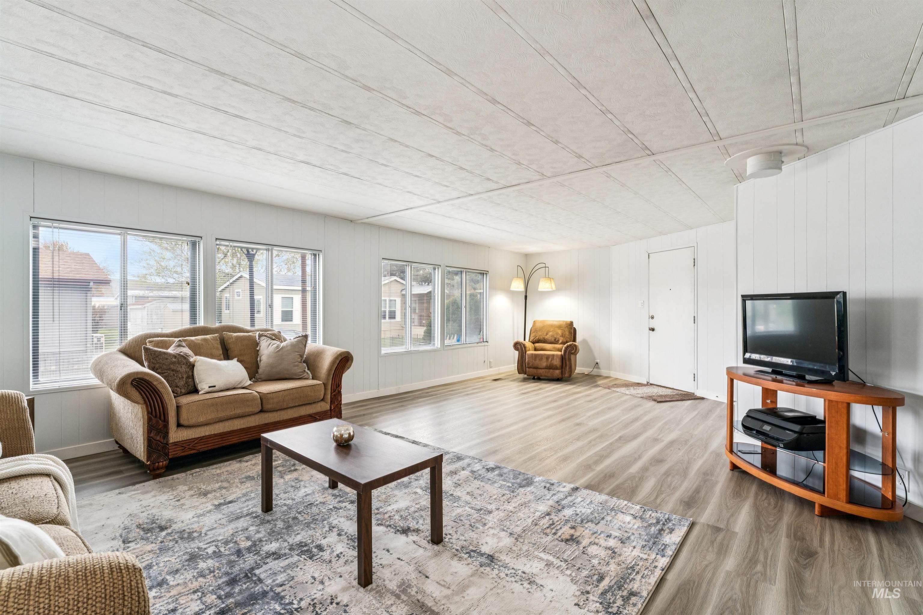 8103 W Appomattox, Boise, Idaho 83714, 3 Bedrooms, 2 Bathrooms, Residential For Sale, Price $169,900,MLS 98980567