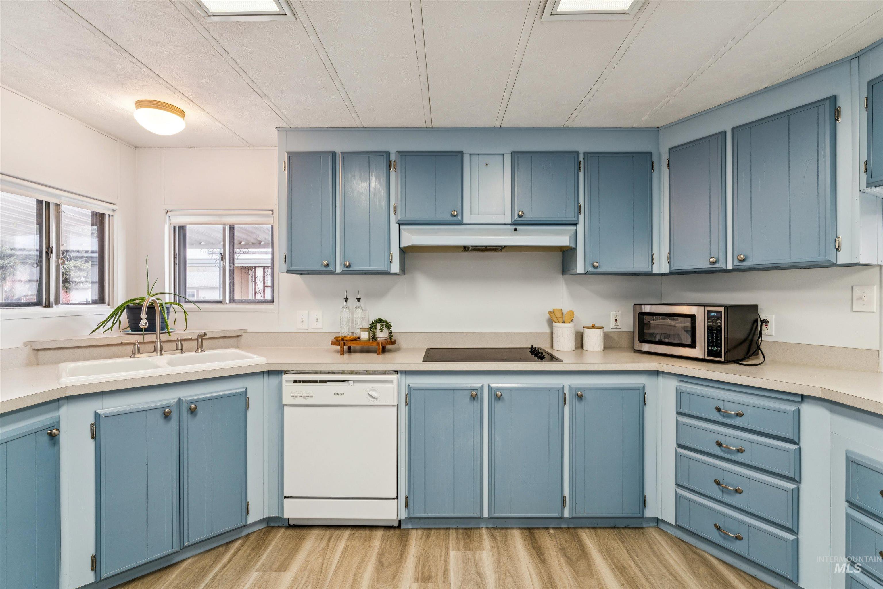 8103 W Appomattox, Boise, Idaho 83714, 3 Bedrooms, 2 Bathrooms, Residential For Sale, Price $169,900,MLS 98980567