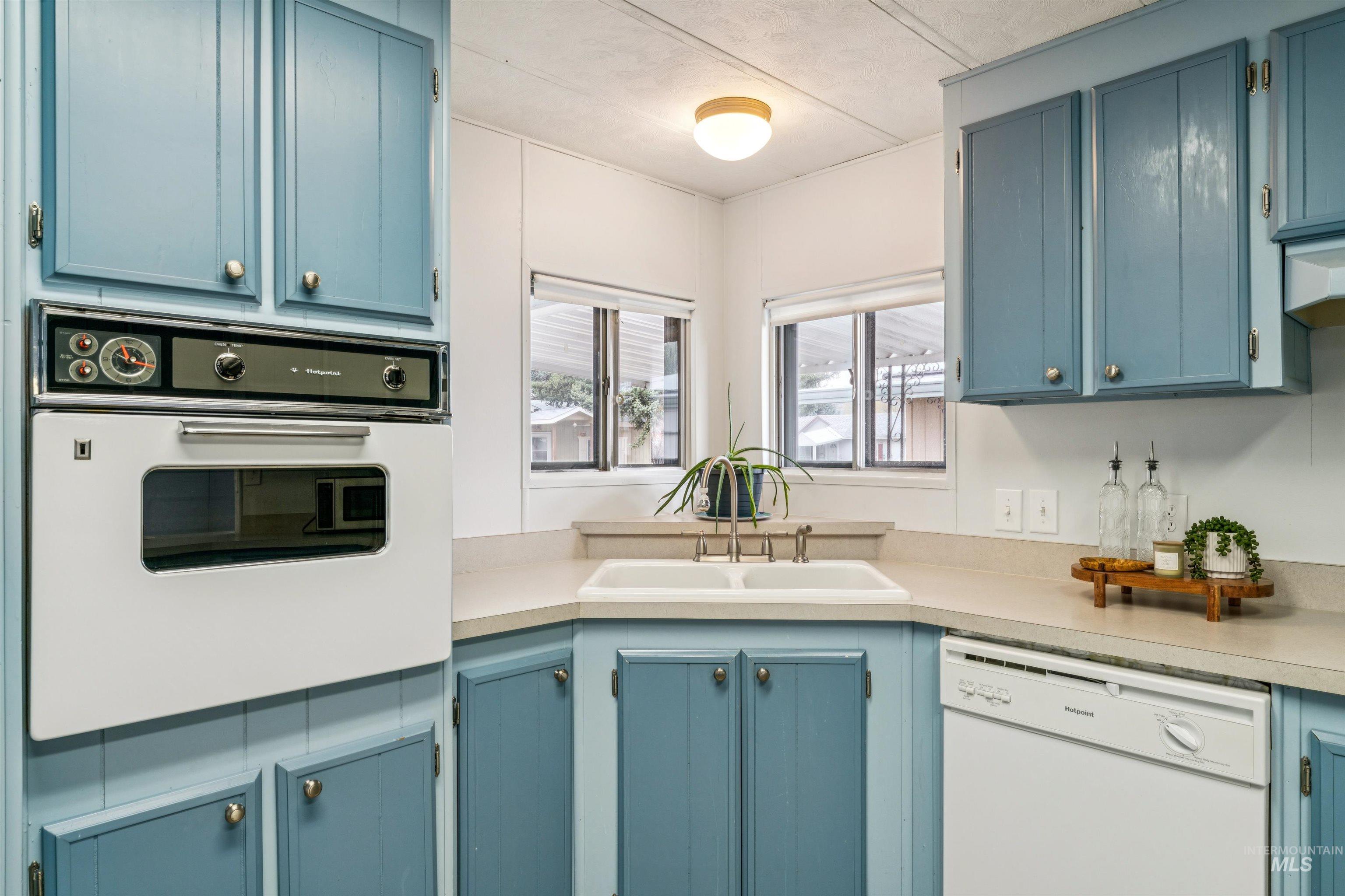 8103 W Appomattox, Boise, Idaho 83714, 3 Bedrooms, 2 Bathrooms, Residential For Sale, Price $169,900,MLS 98980567