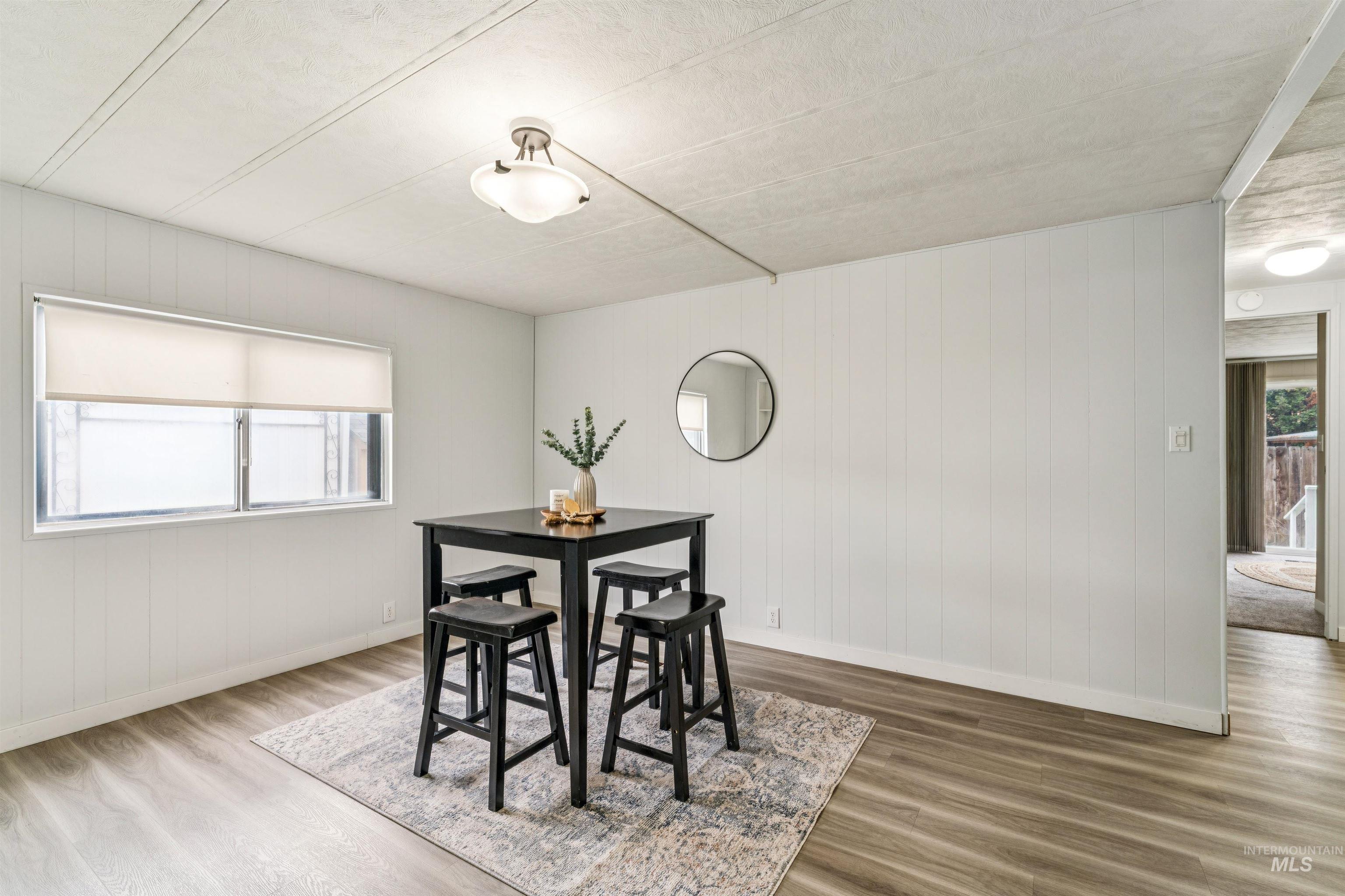 8103 W Appomattox, Boise, Idaho 83714, 3 Bedrooms, 2 Bathrooms, Residential For Sale, Price $169,900,MLS 98980567