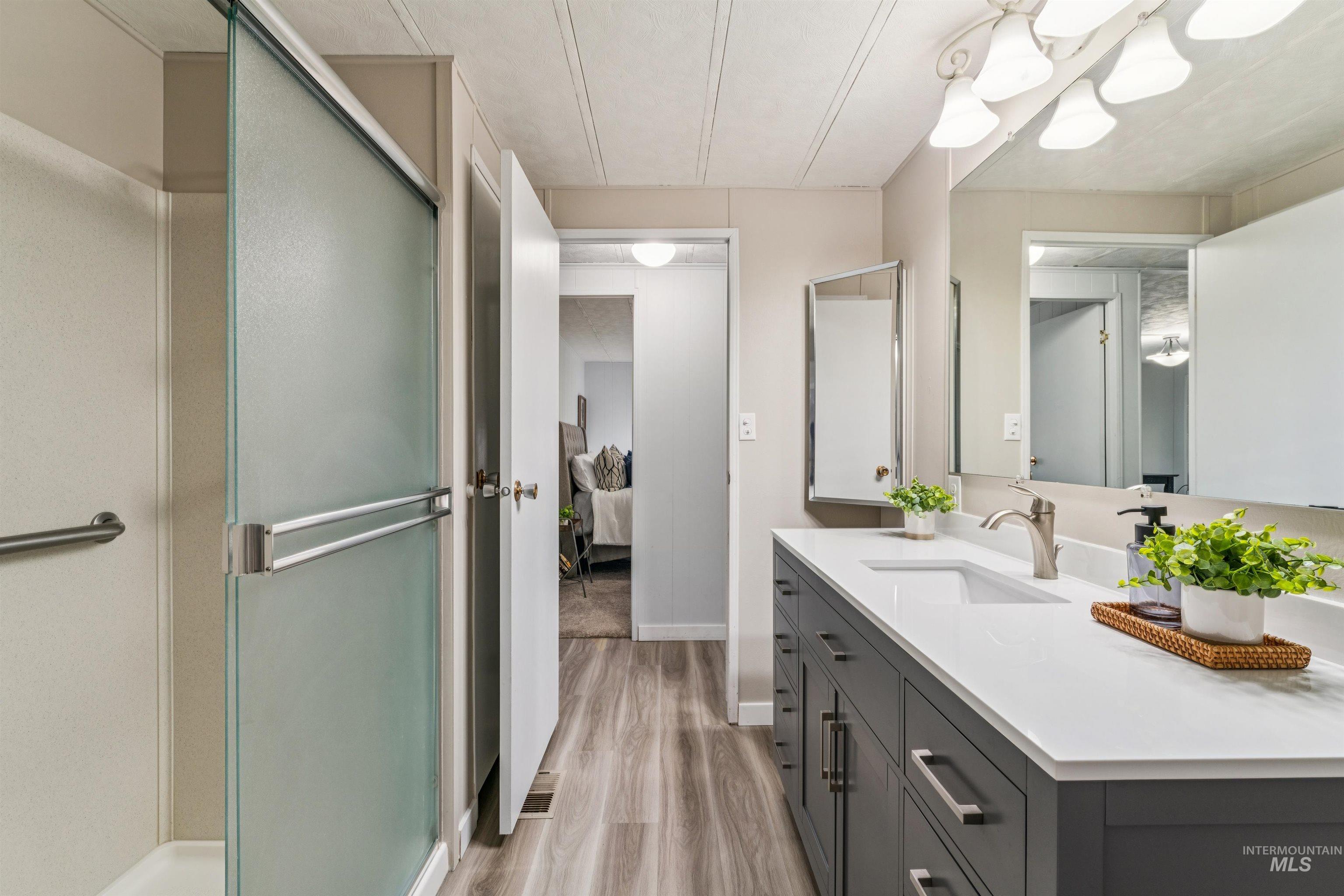 8103 W Appomattox, Boise, Idaho 83714, 3 Bedrooms, 2 Bathrooms, Residential For Sale, Price $169,900,MLS 98980567