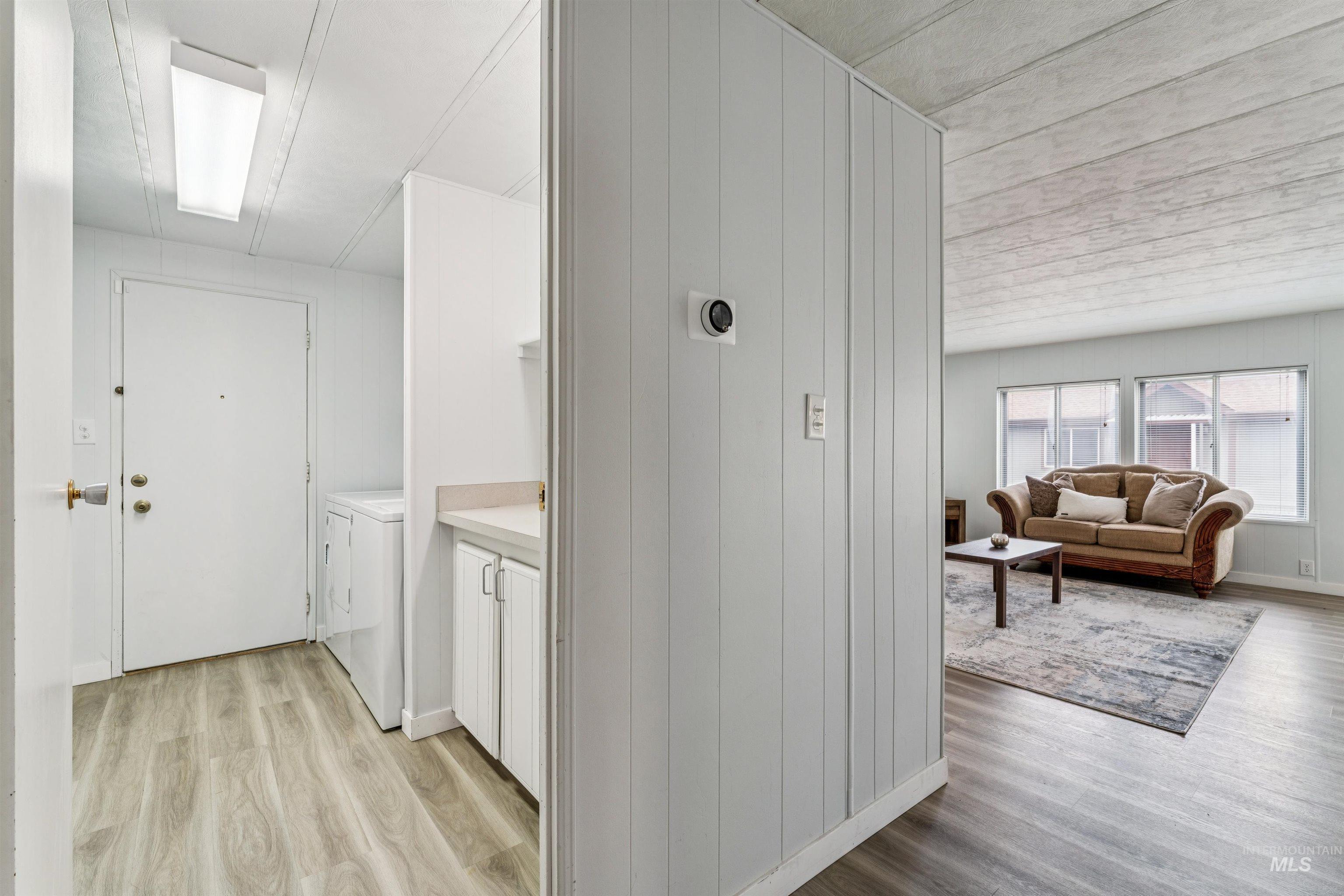 8103 W Appomattox, Boise, Idaho 83714, 3 Bedrooms, 2 Bathrooms, Residential For Sale, Price $169,900,MLS 98980567