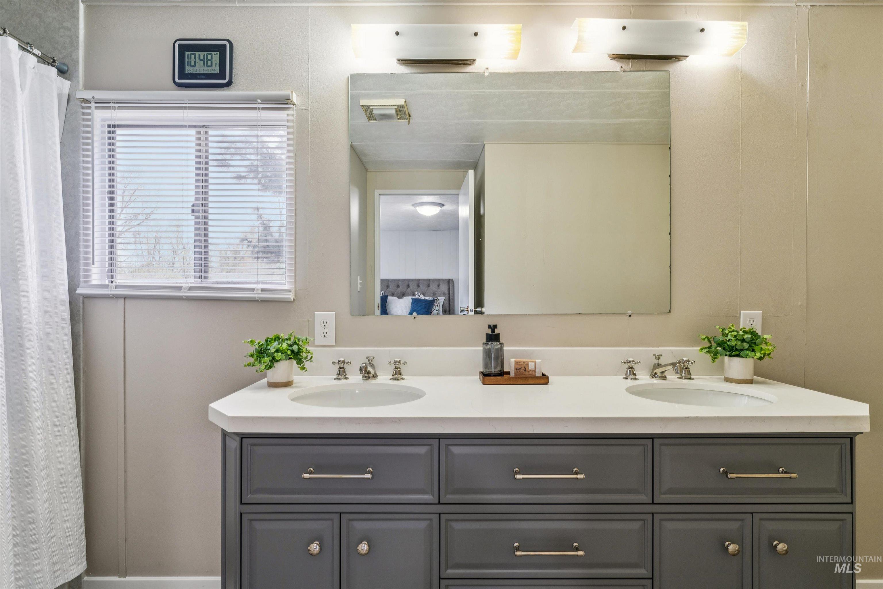 8103 W Appomattox, Boise, Idaho 83714, 3 Bedrooms, 2 Bathrooms, Residential For Sale, Price $169,900,MLS 98980567