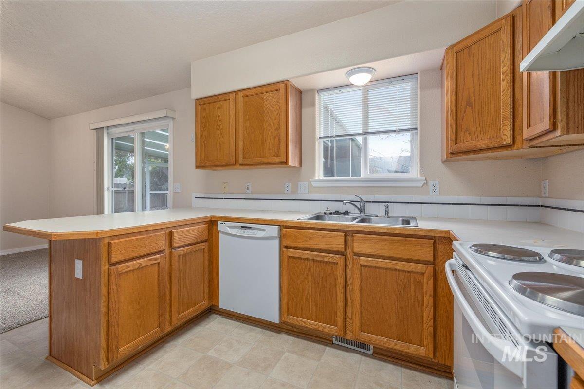 7395 Bridgeport Dr, Nampa, Idaho 83687, 3 Bedrooms, 2 Bathrooms, Residential For Sale, Price $374,900, 98980569