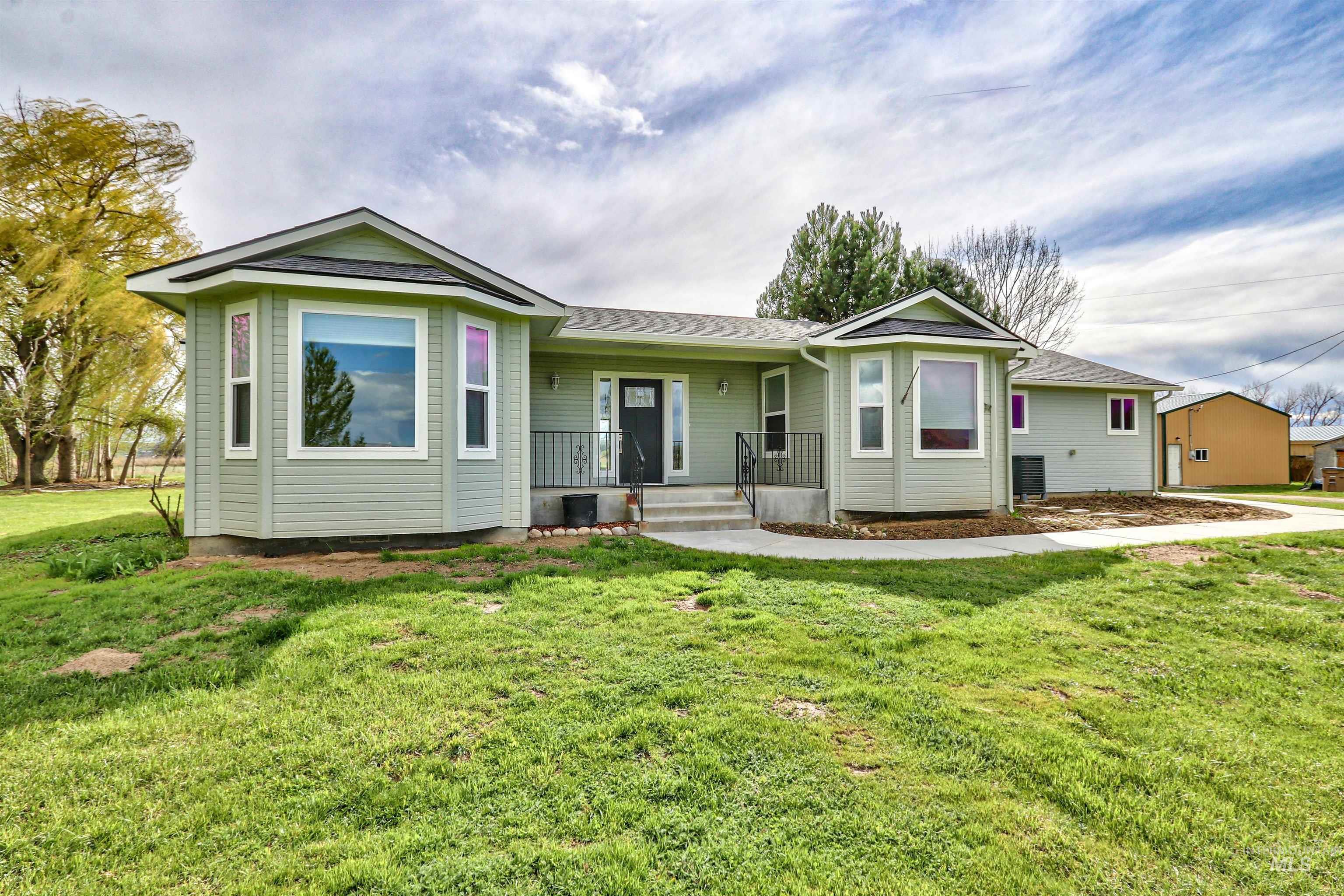 9451 W HWY 52, Emmett, Idaho 83617, 3 Bedrooms, 2 Bathrooms, Residential For Sale, Price $685,000, 98980572