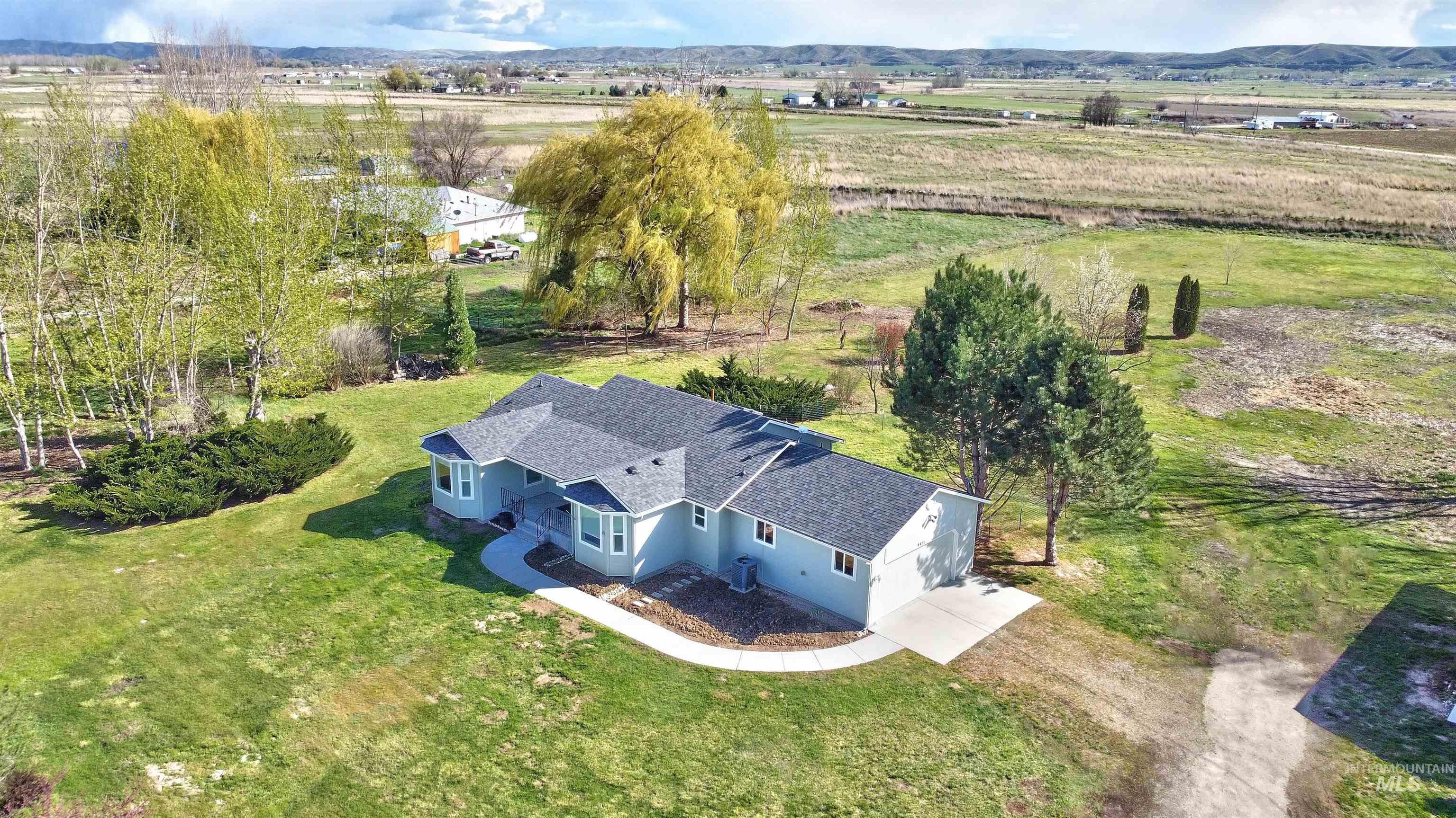 9451 W HWY 52, Emmett, Idaho 83617, 3 Bedrooms, 2 Bathrooms, Residential For Sale, Price $700,000, 98980572