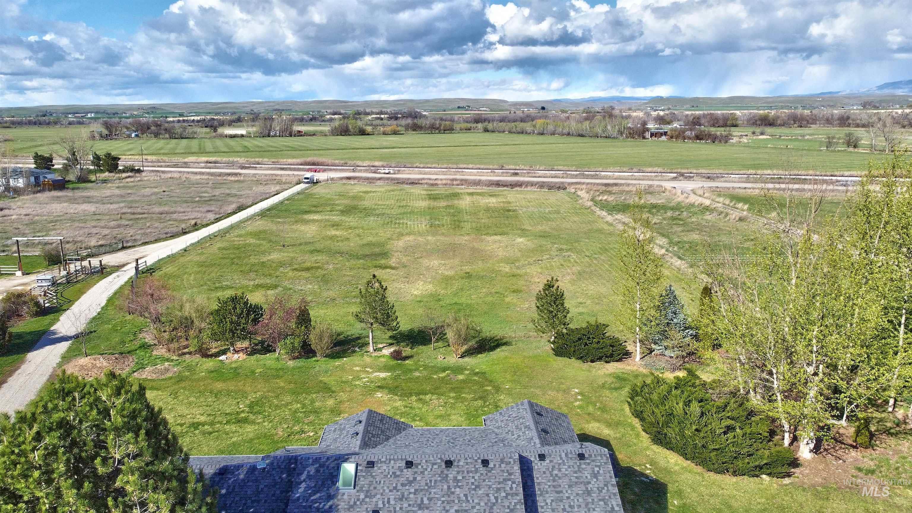 9451 W HWY 52, Emmett, Idaho 83617, 3 Bedrooms, 2 Bathrooms, Residential For Sale, Price $700,000, 98980572