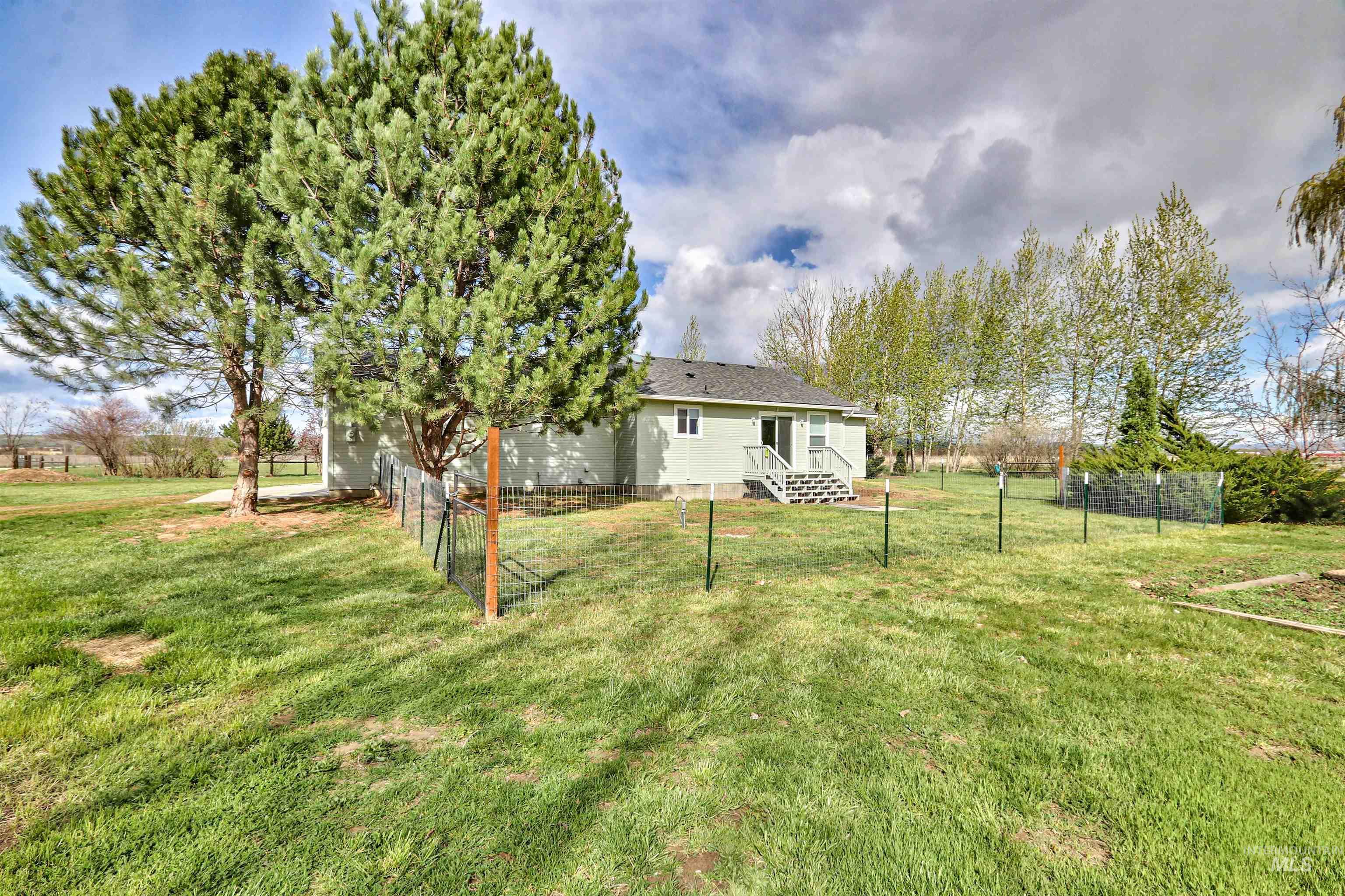 9451 W HWY 52, Emmett, Idaho 83617, 3 Bedrooms, 2 Bathrooms, Residential For Sale, Price $685,000, 98980572