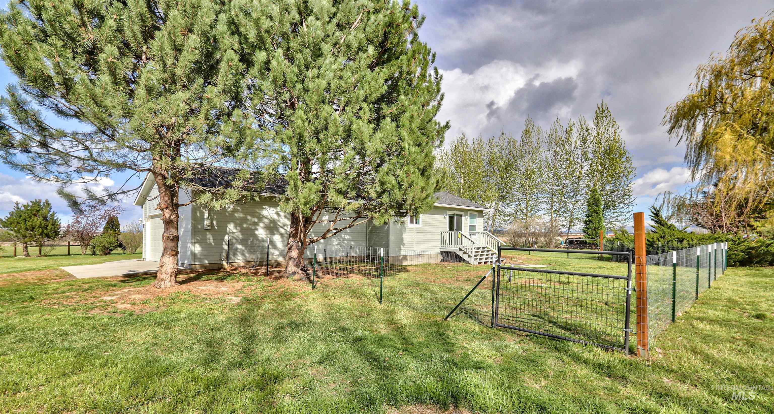 9451 W HWY 52, Emmett, Idaho 83617, 3 Bedrooms, 2 Bathrooms, Residential For Sale, Price $700,000, 98980572