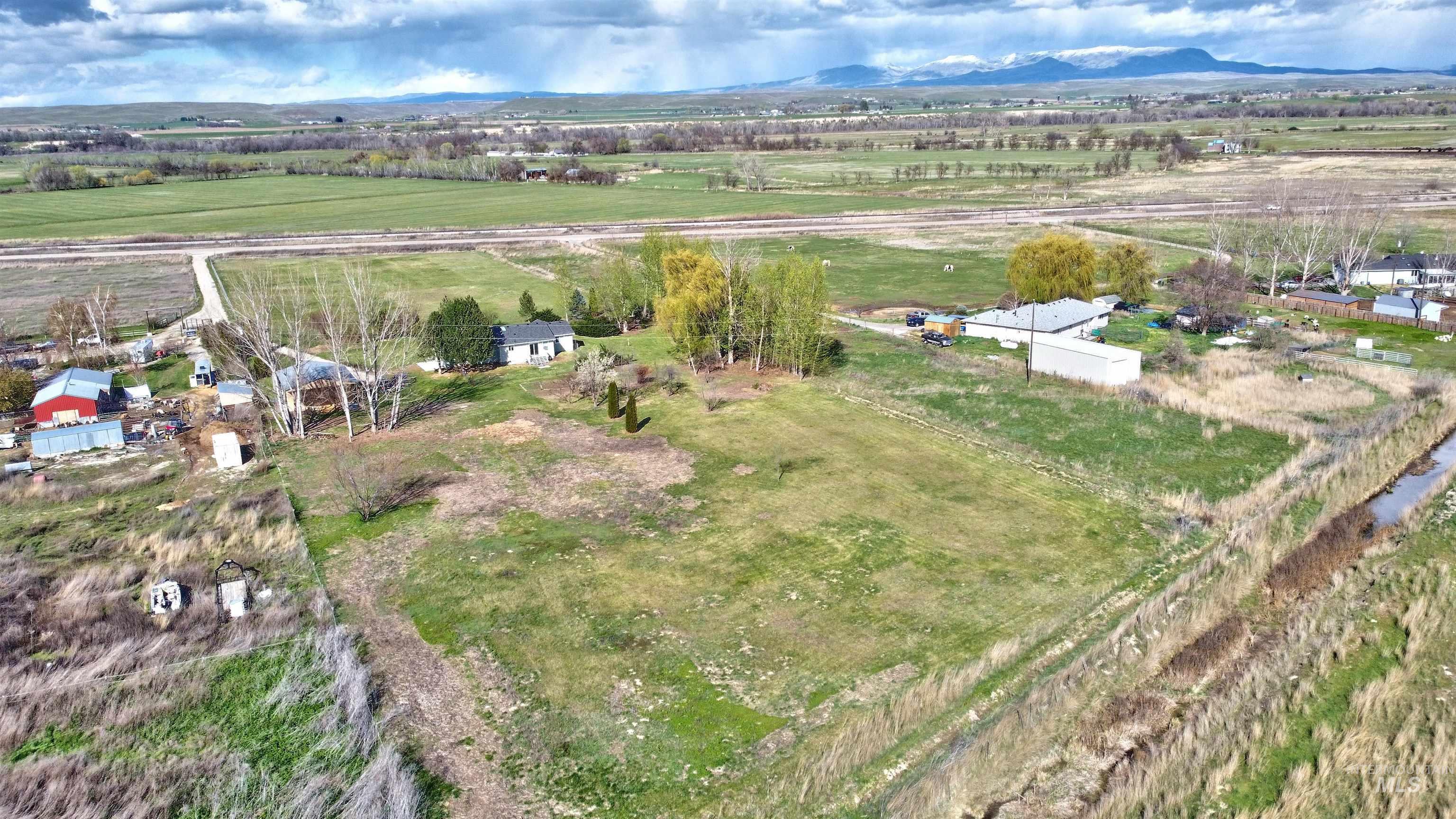 9451 W HWY 52, Emmett, Idaho 83617, 3 Bedrooms, 2 Bathrooms, Residential For Sale, Price $700,000, 98980572