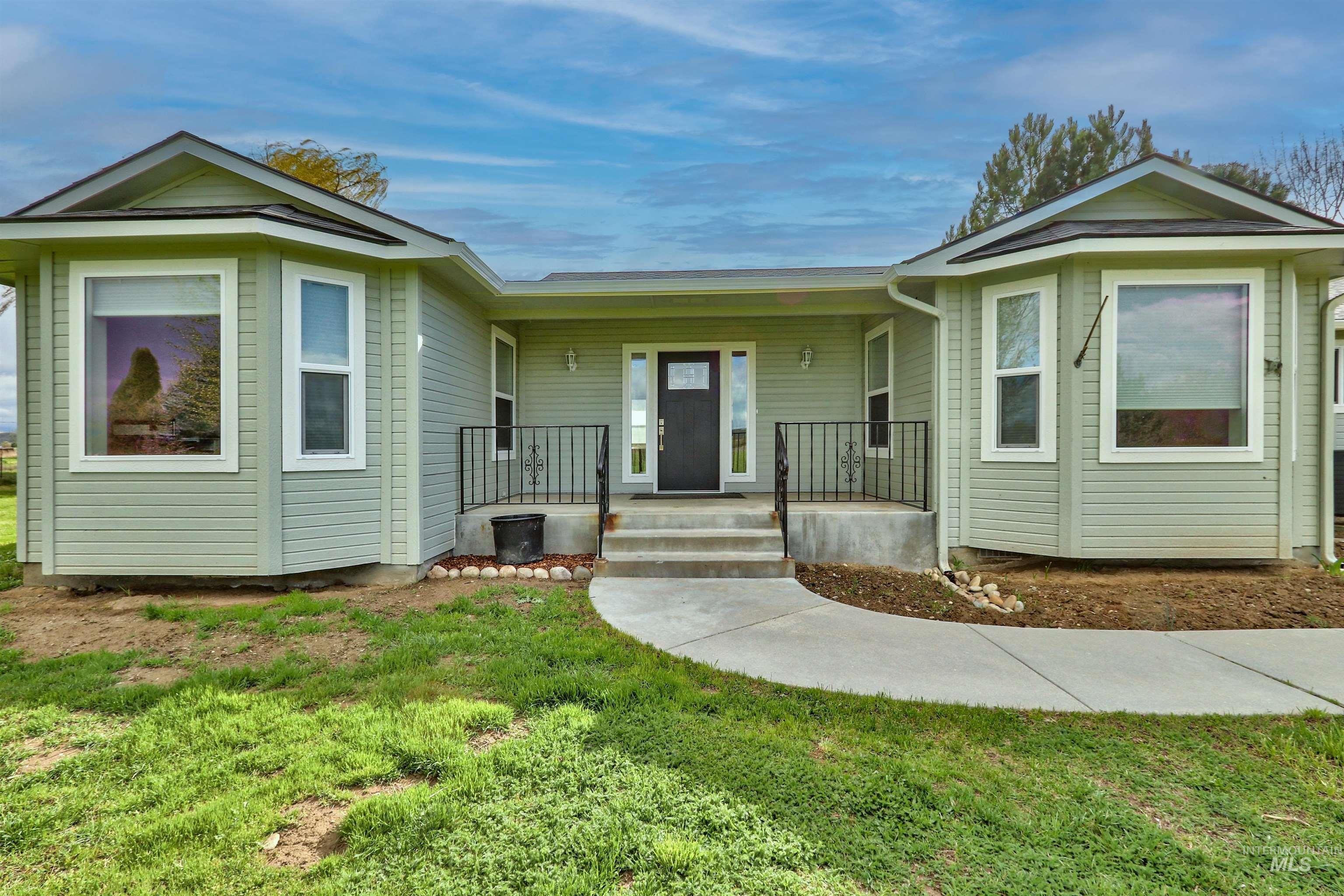 9451 W HWY 52, Emmett, Idaho 83617, 3 Bedrooms, 2 Bathrooms, Residential For Sale, Price $700,000, 98980572