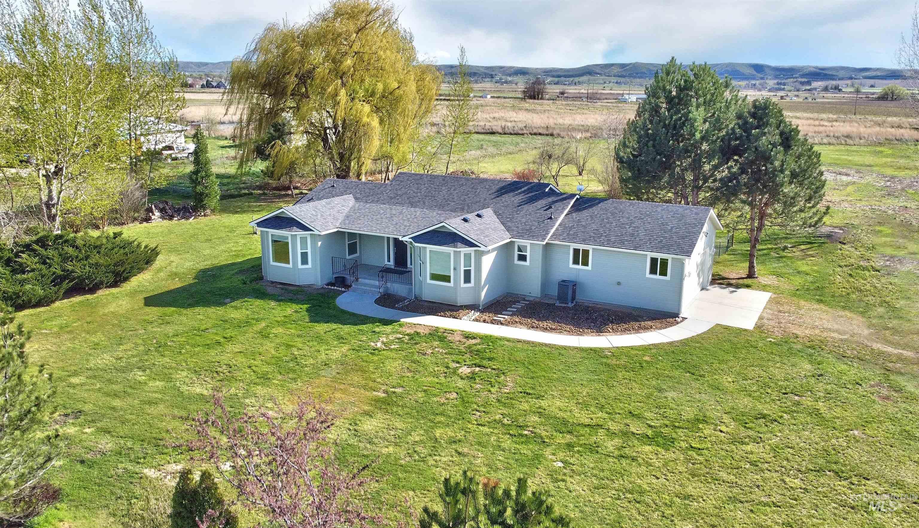 9451 W HWY 52, Emmett, Idaho 83617, 3 Bedrooms, 2 Bathrooms, Residential For Sale, Price $700,000, 98980572