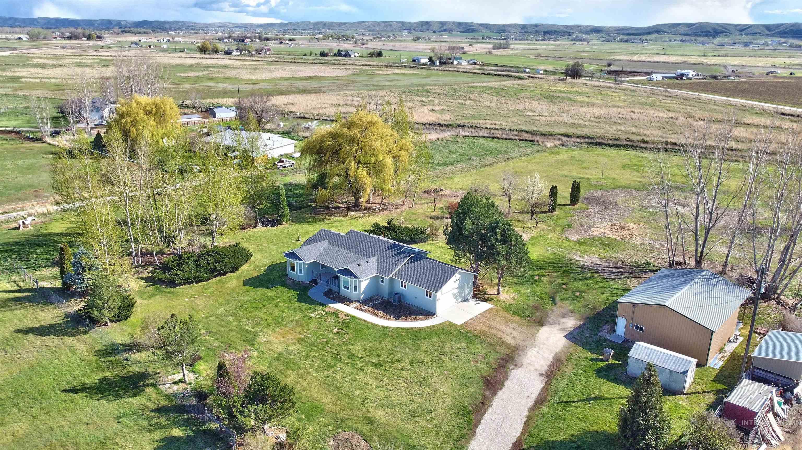 9451 W HWY 52, Emmett, Idaho 83617, 3 Bedrooms, 2 Bathrooms, Residential For Sale, Price $700,000,MLS 98980572