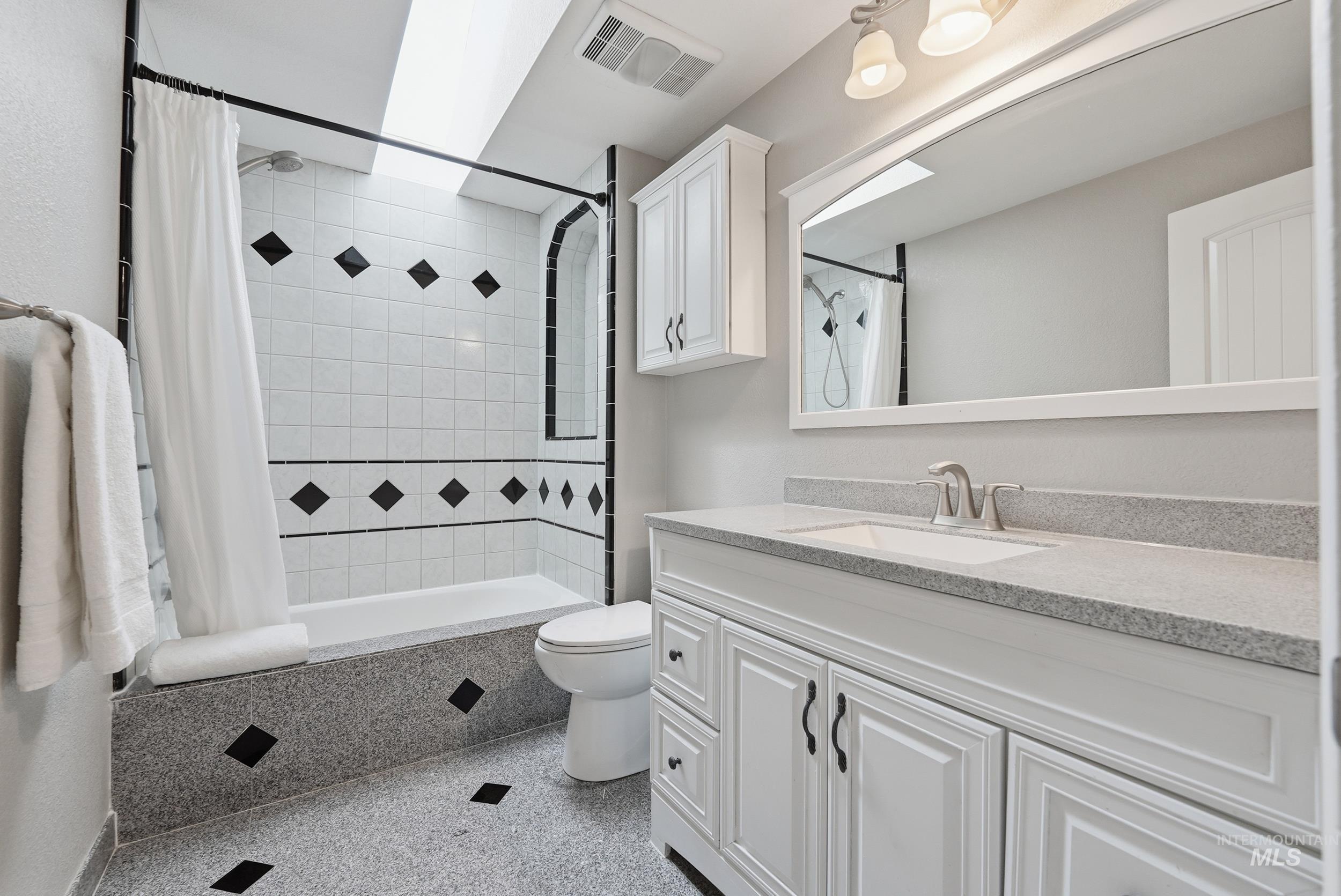 8811 Victory Rd, Boise, Idaho 83709, 5 Bedrooms, 3 Bathrooms, Residential For Sale, Price $879,900, 98980573