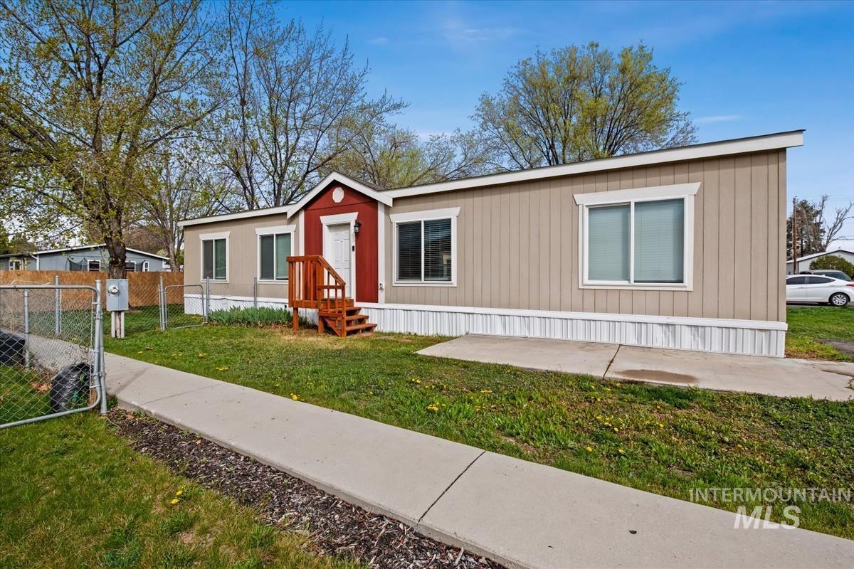 951 W Avalon St, Kuna, Idaho 83634, 3 Bedrooms, 2 Bathrooms, Residential For Sale, Price $179,000,MLS 98980578