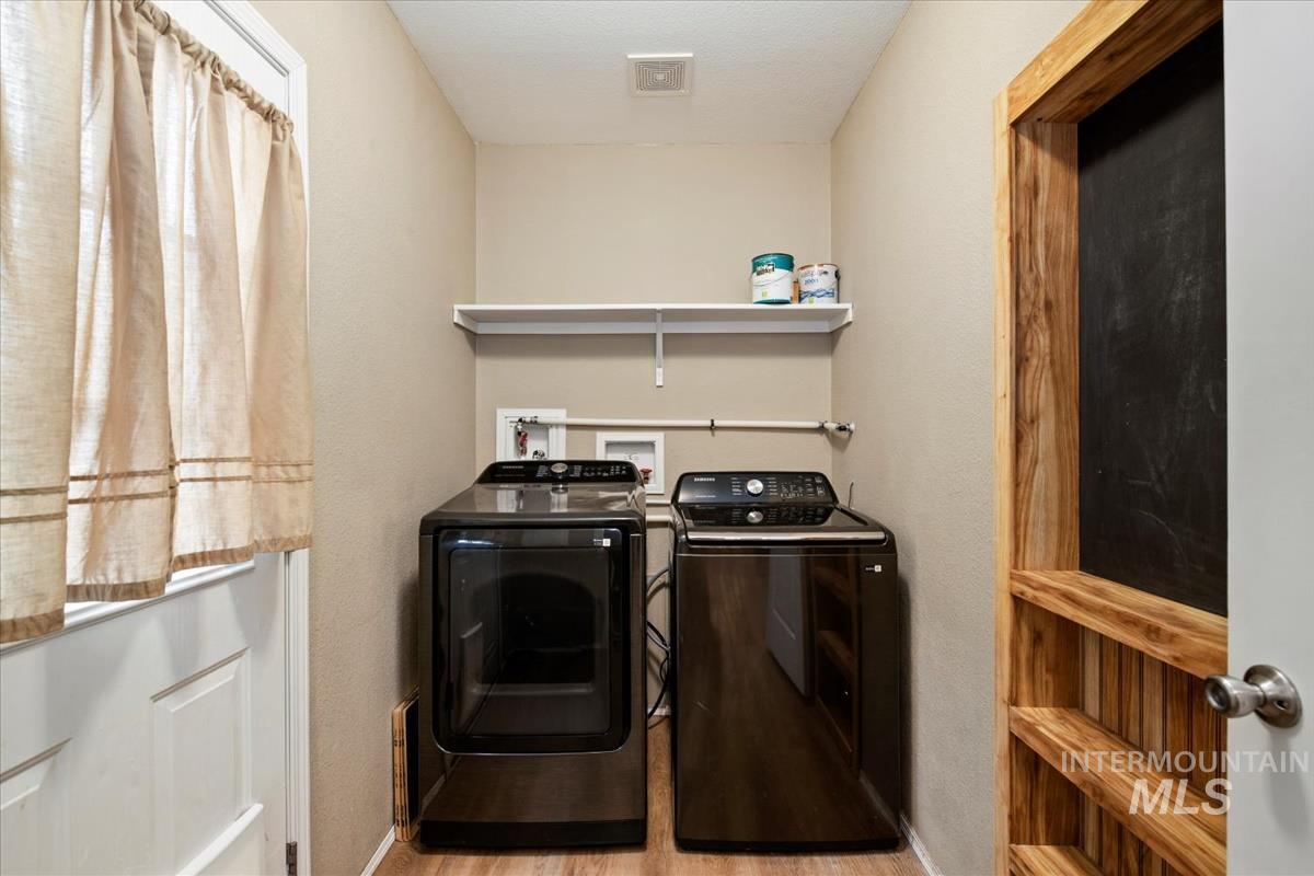 951 W Avalon St, Kuna, Idaho 83634, 3 Bedrooms, 2 Bathrooms, Residential For Sale, Price $179,000,MLS 98980578