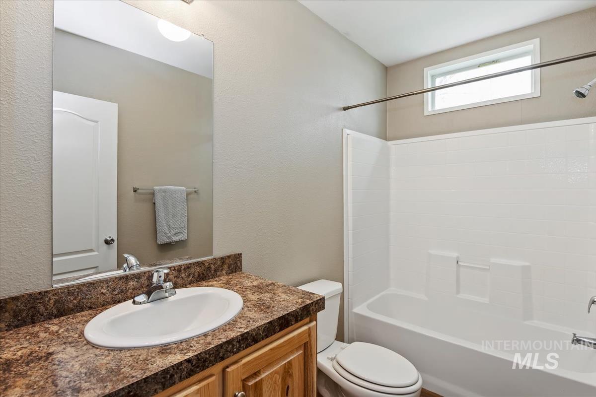 951 W Avalon St, Kuna, Idaho 83634, 3 Bedrooms, 2 Bathrooms, Residential For Sale, Price $179,000,MLS 98980578