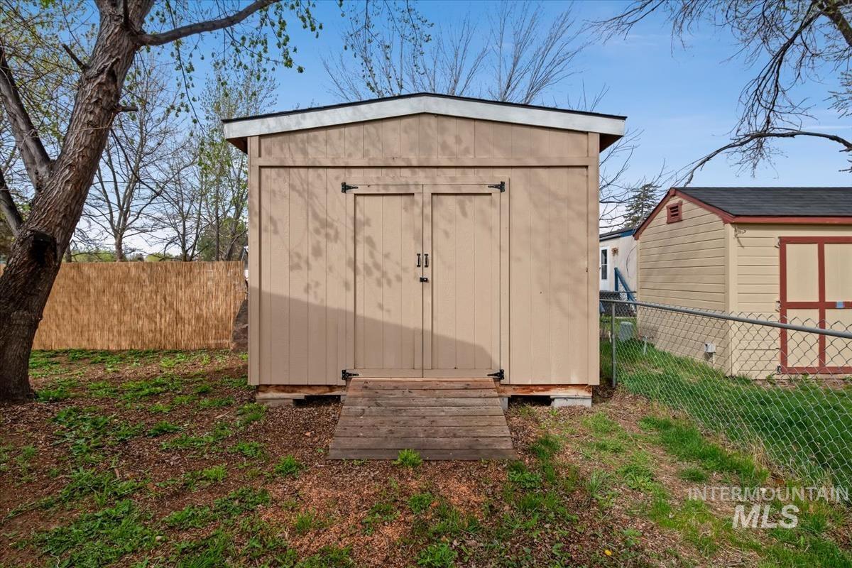 951 W Avalon St, Kuna, Idaho 83634, 3 Bedrooms, 2 Bathrooms, Residential For Sale, Price $179,000,MLS 98980578