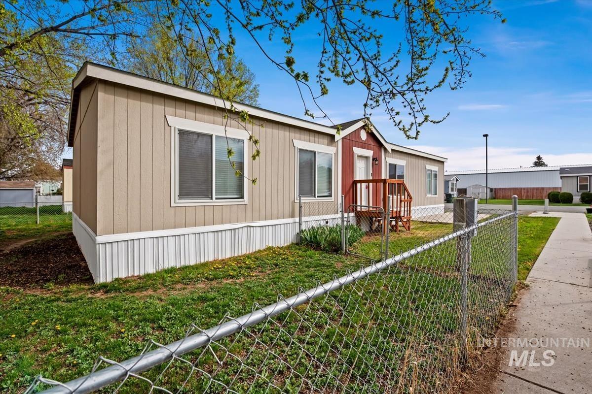 951 W Avalon St, Kuna, Idaho 83634, 3 Bedrooms, 2 Bathrooms, Residential For Sale, Price $179,000,MLS 98980578