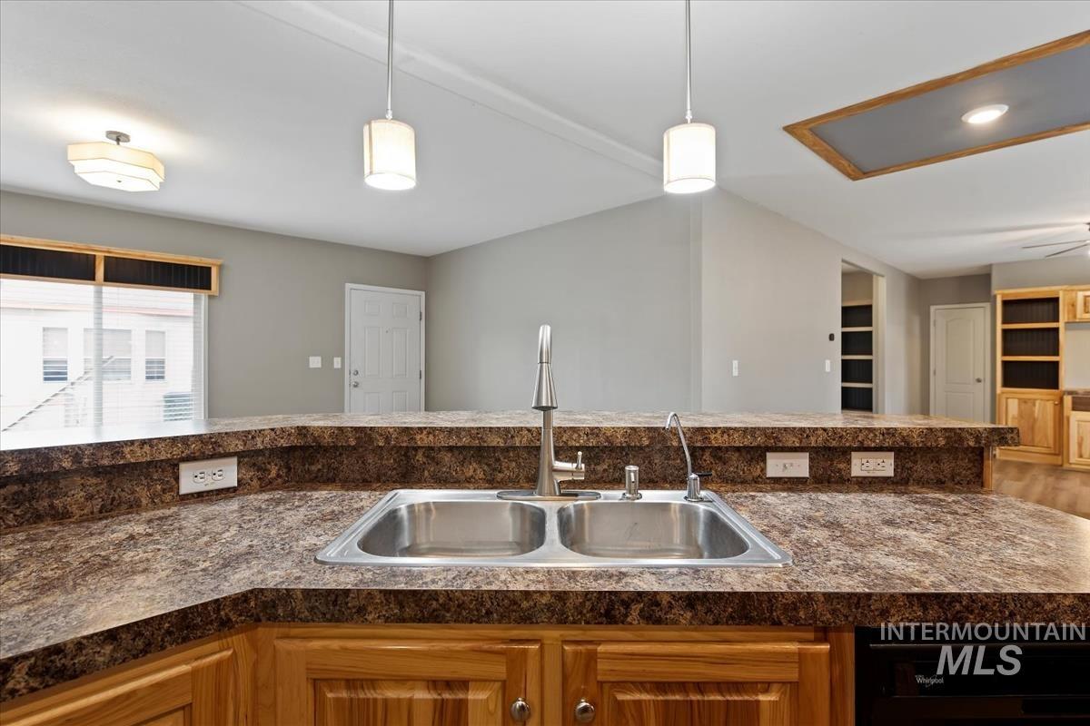 951 W Avalon St, Kuna, Idaho 83634, 3 Bedrooms, 2 Bathrooms, Residential For Sale, Price $179,000,MLS 98980578