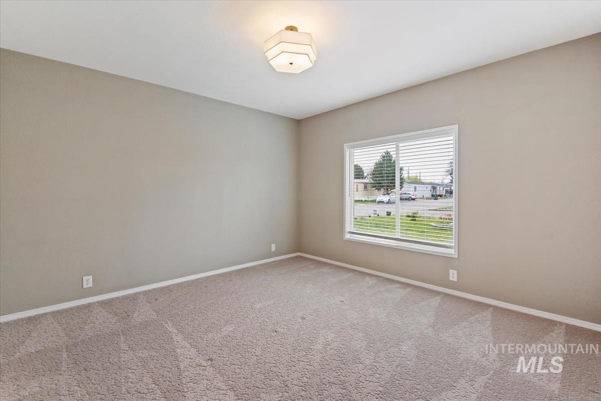 951 W Avalon St, Kuna, Idaho 83634, 3 Bedrooms, 2 Bathrooms, Residential For Sale, Price $179,000,MLS 98980578