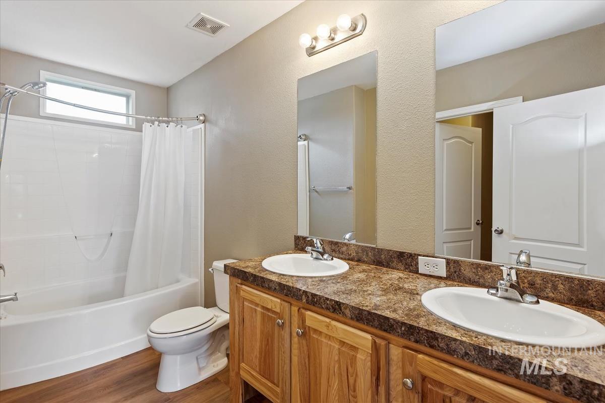 951 W Avalon St, Kuna, Idaho 83634, 3 Bedrooms, 2 Bathrooms, Residential For Sale, Price $179,000,MLS 98980578