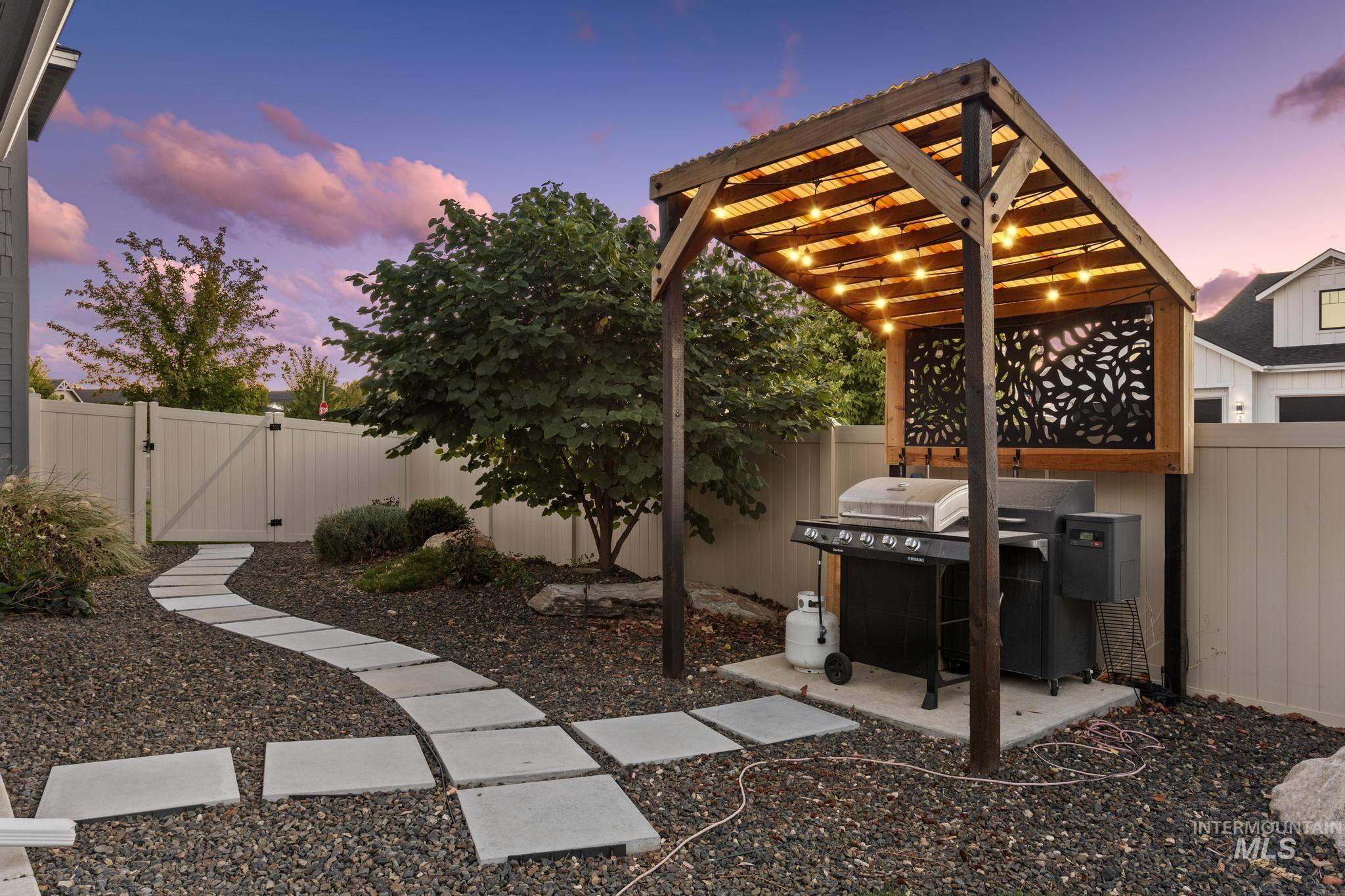 2362 E Shady Glade Dr, Meridian, Idaho 83642, 5 Bedrooms, 4 Bathrooms, Residential For Sale, Price $929,900, 98980583