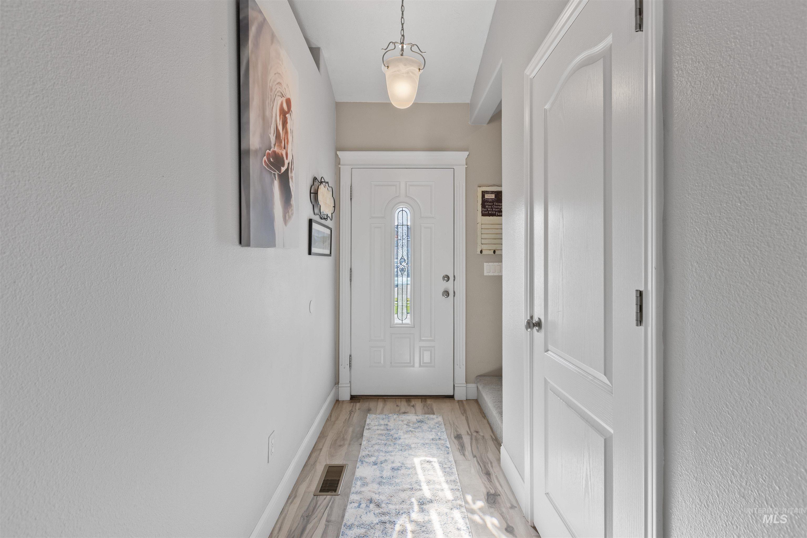 4532 E Burgundy Ct., Nampa, Idaho 83686, 3 Bedrooms, 2 Bathrooms, Residential For Sale, Price $460,000, 98980584