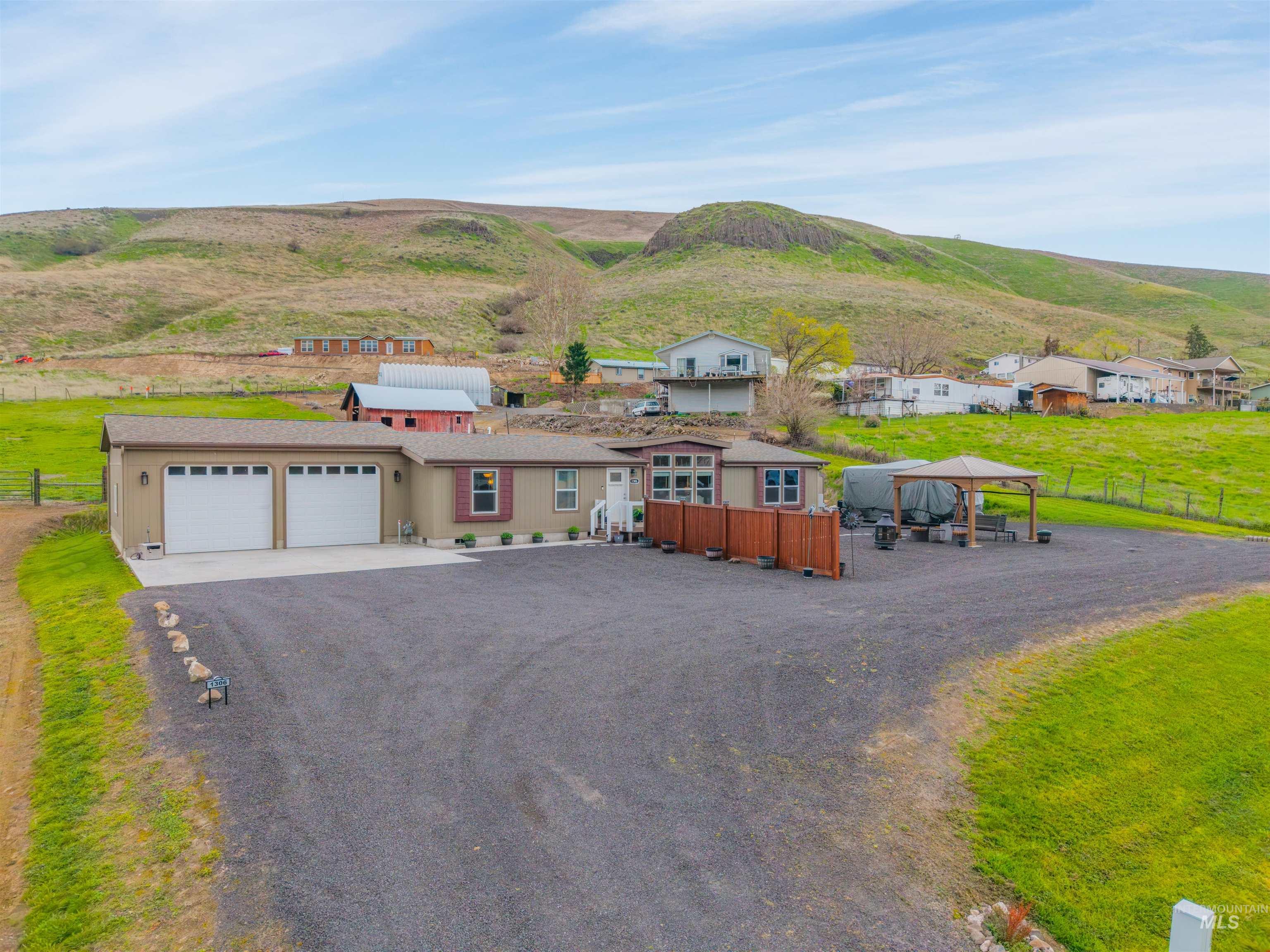 1306 4th Street, Asotin, Washington 99402, 3 Bedrooms, 2 Bathrooms, Residential For Sale, Price $424,000,MLS 98980587