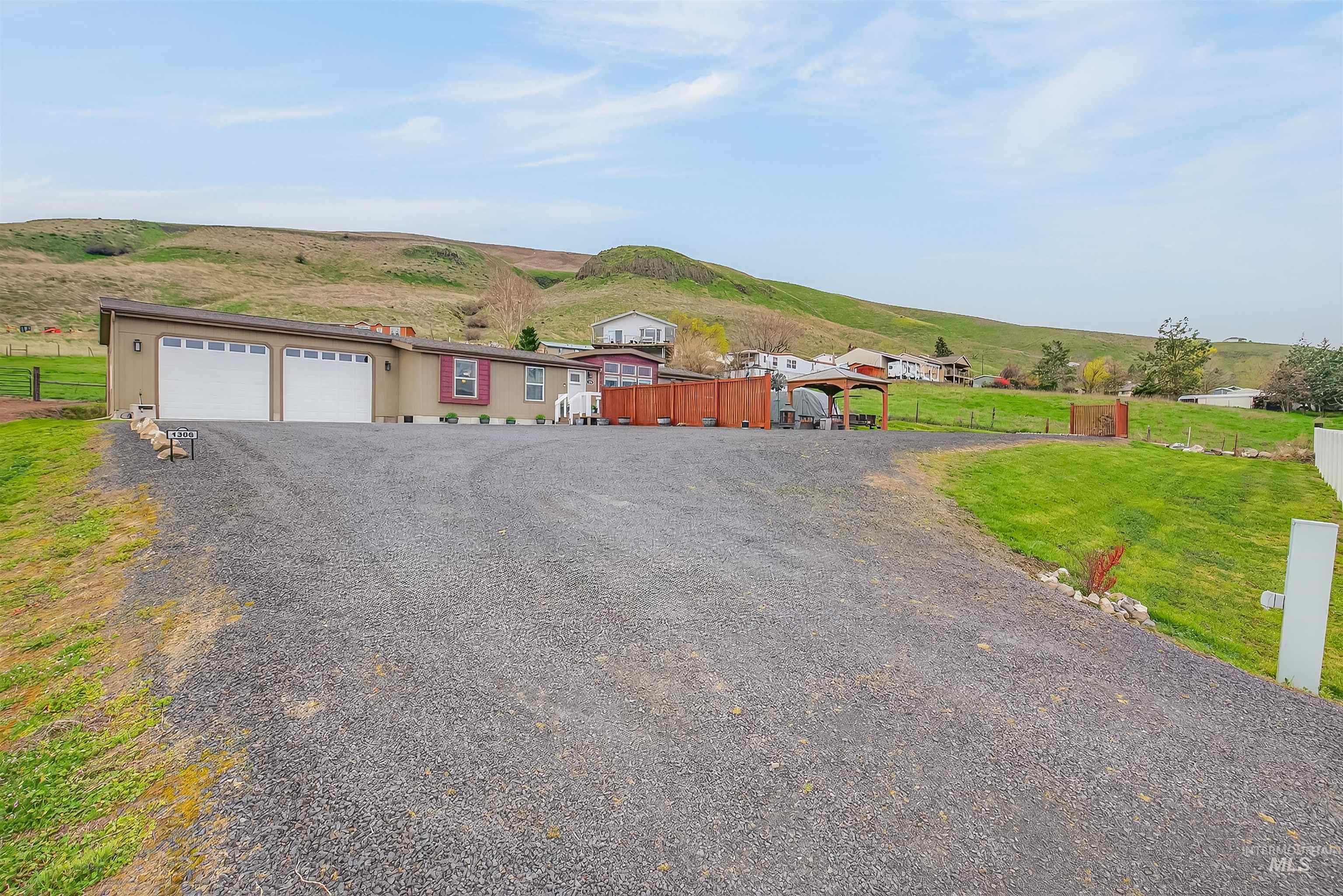 1306 4th Street, Asotin, Washington 99402, 3 Bedrooms, 2 Bathrooms, Residential For Sale, Price $424,000,MLS 98980587